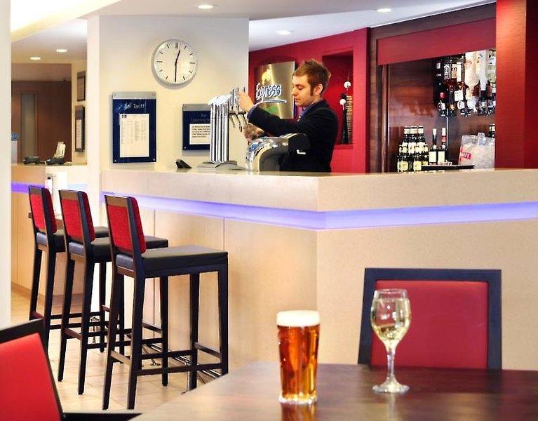 Holiday Inn Express Milton Keynes — photo 5