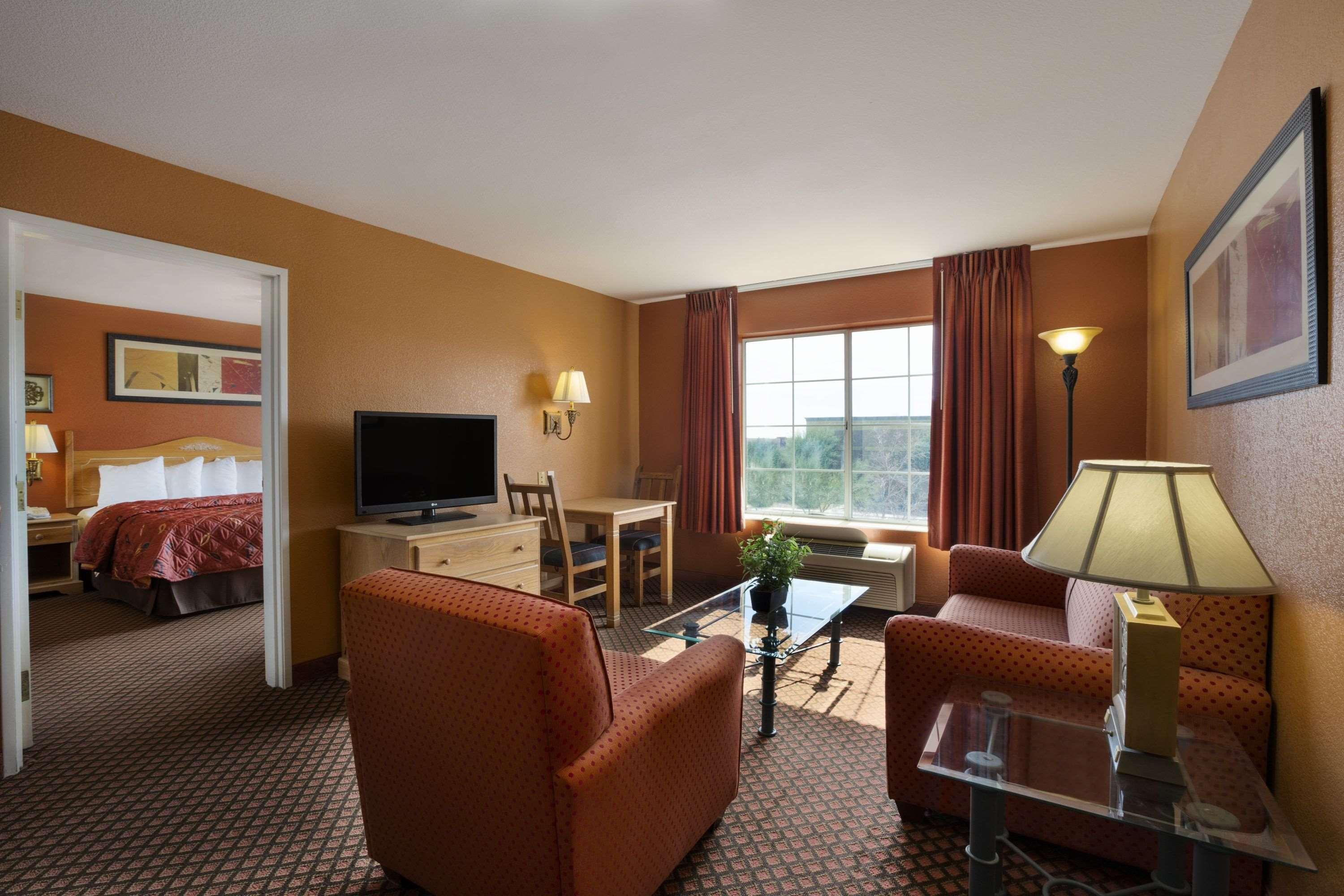 Days Inn & Suites by Wyndham Surprise — photo 5