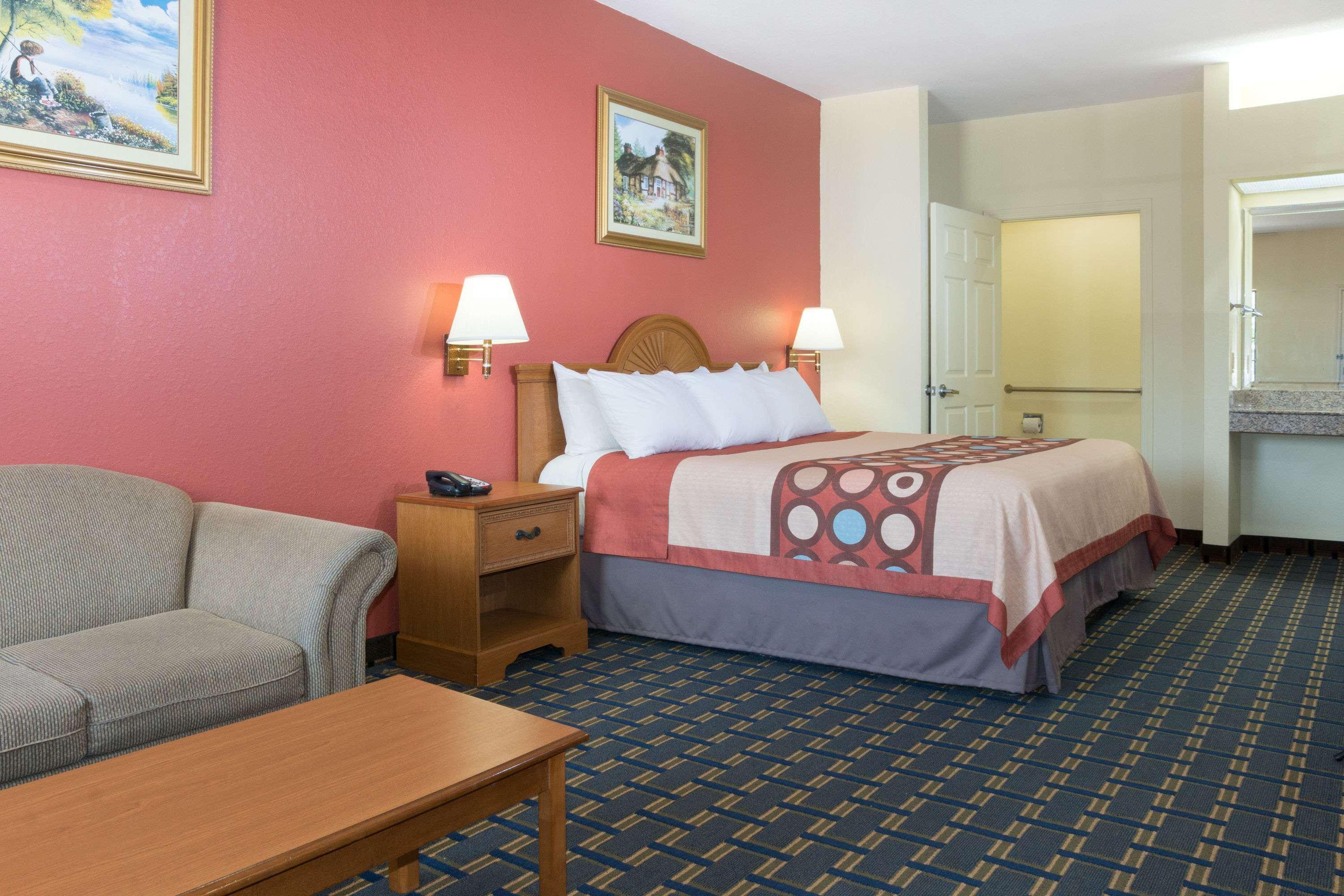 Super 8 by Wyndham Stafford Sugarland Area — photo 4