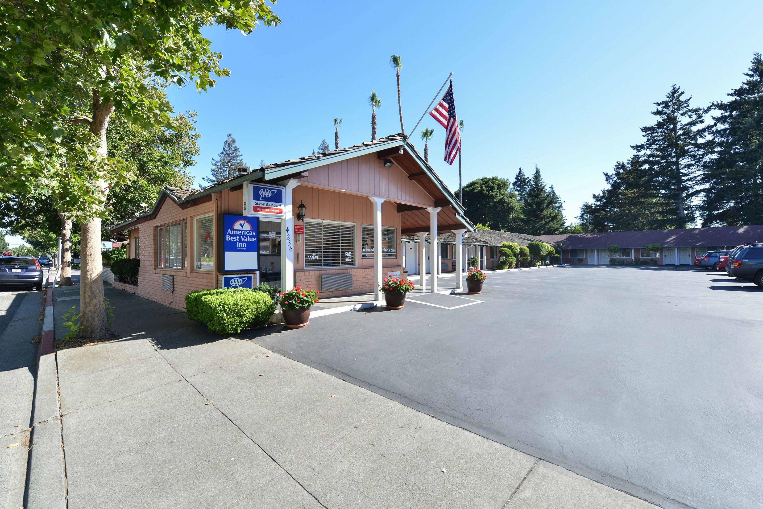 Americas Best Value Inn - Sky Ranch — photo 3