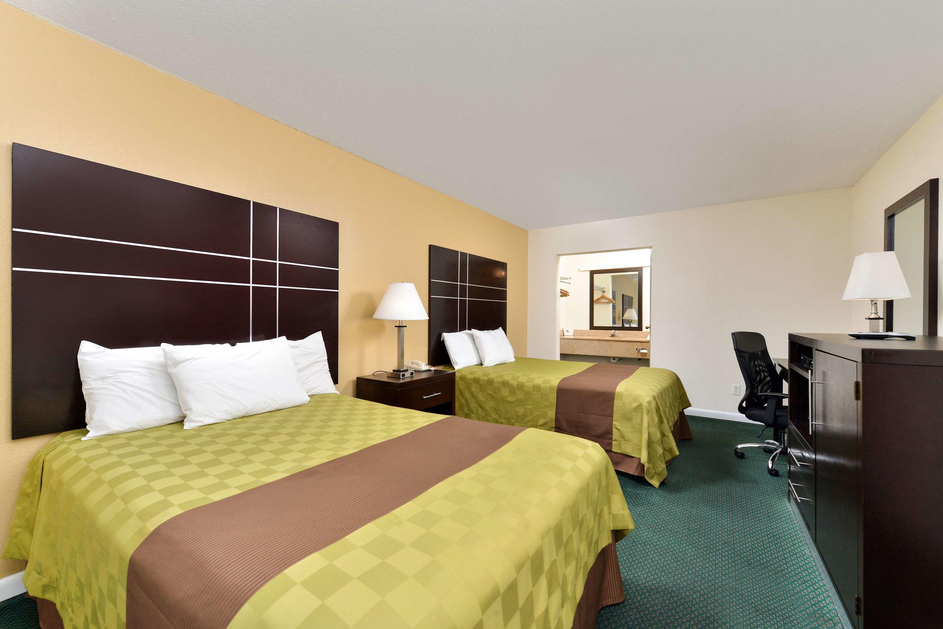 Americas Best Value Inn - Port Jefferson Station / Long Island — photo 5