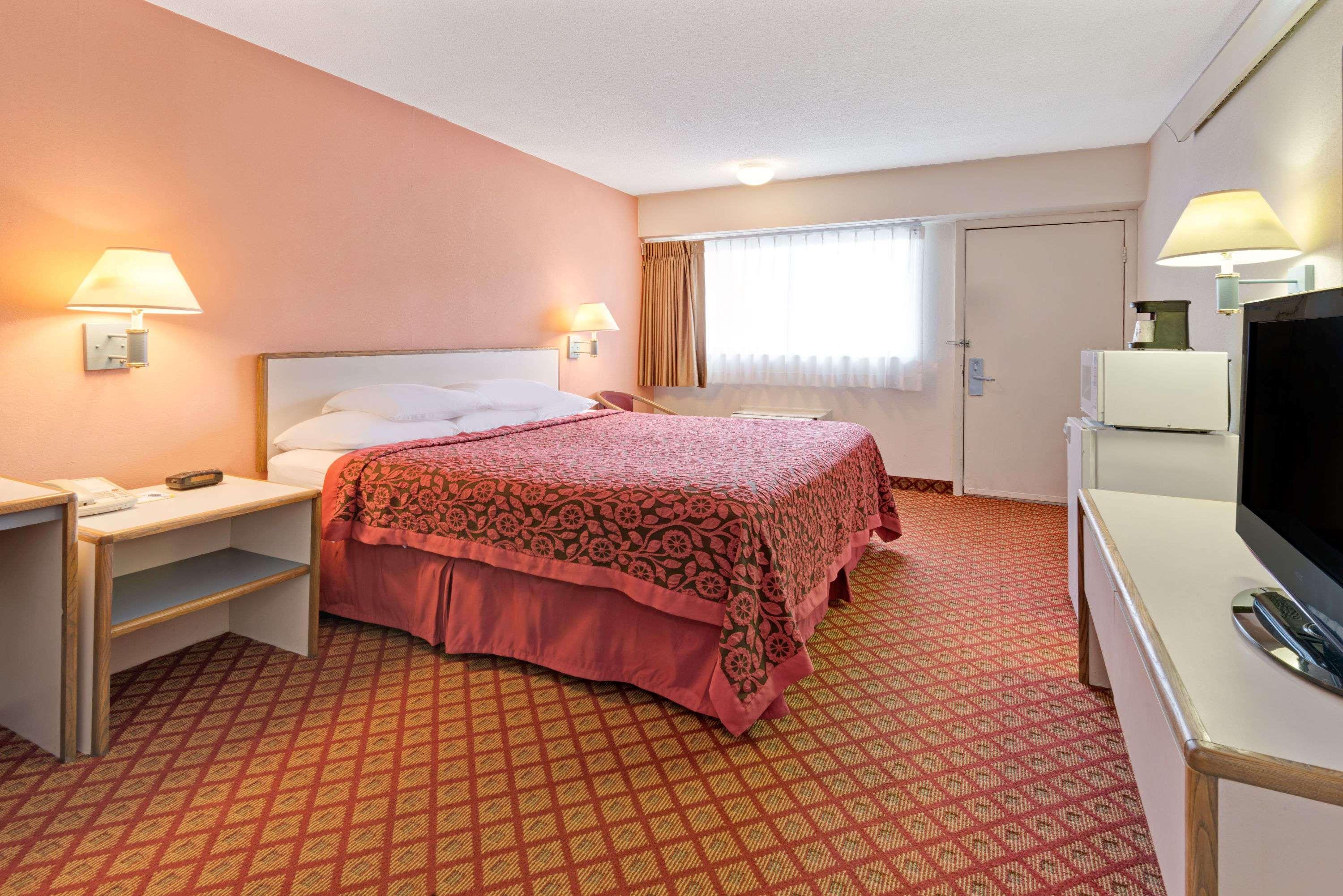 Days Inn by Wyndham Overland Park Metcalf Convention Center — photo 5