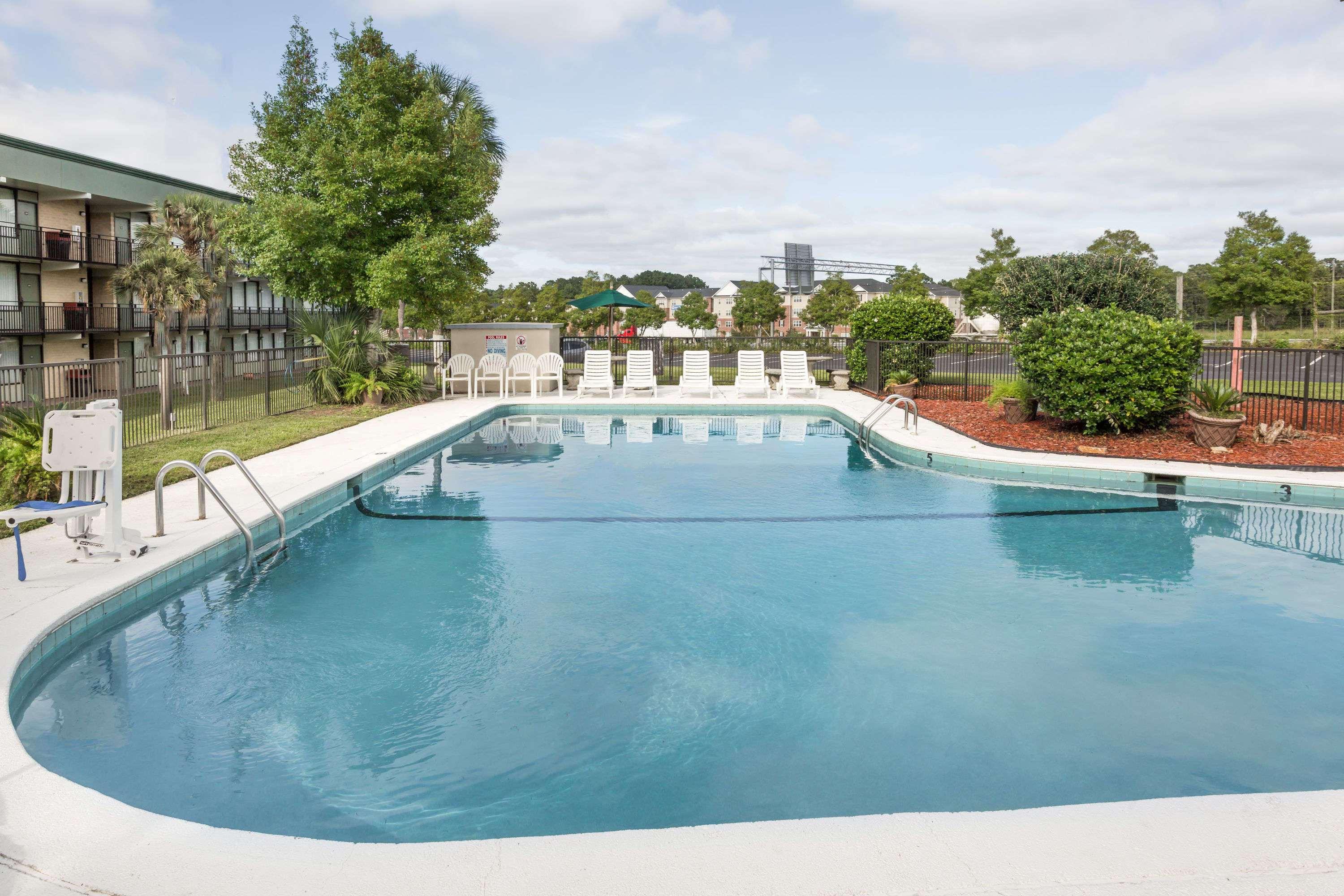 Super 8 by Wyndham Valdosta Mall — photo 3