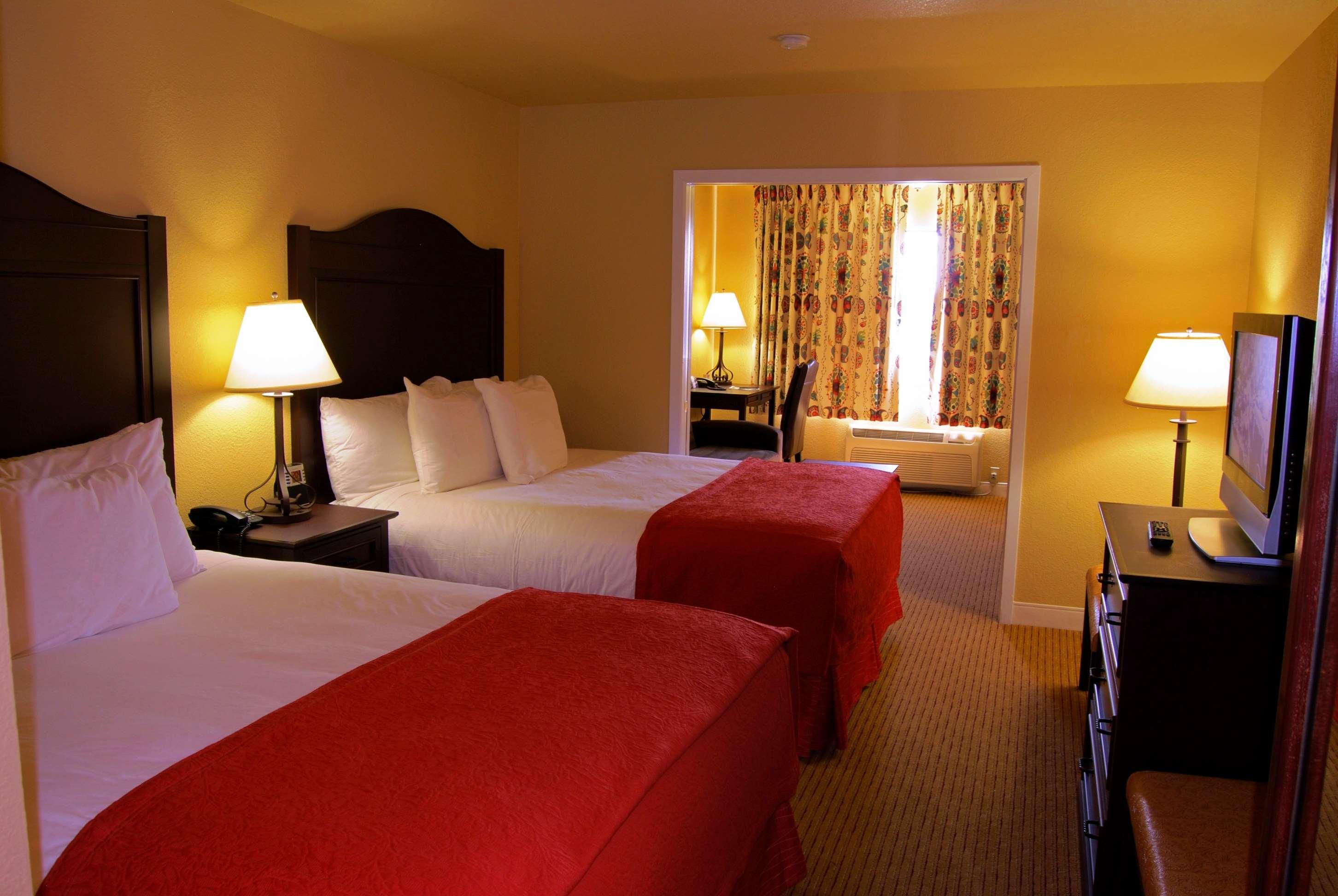 Oxford Suites Redding — photo 3