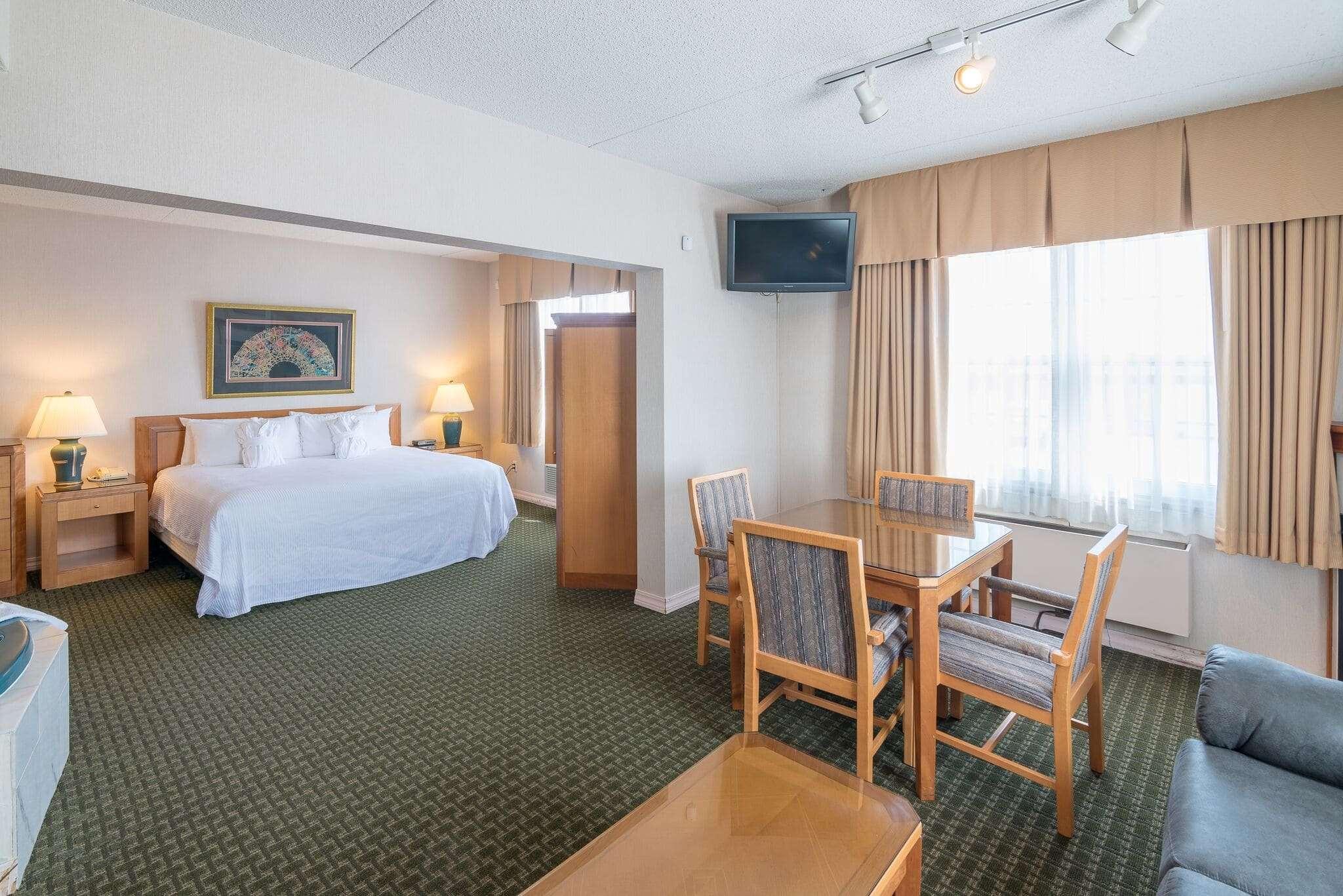 Ramada by Wyndham Thunder Bay Airlane Hotel — photo 5