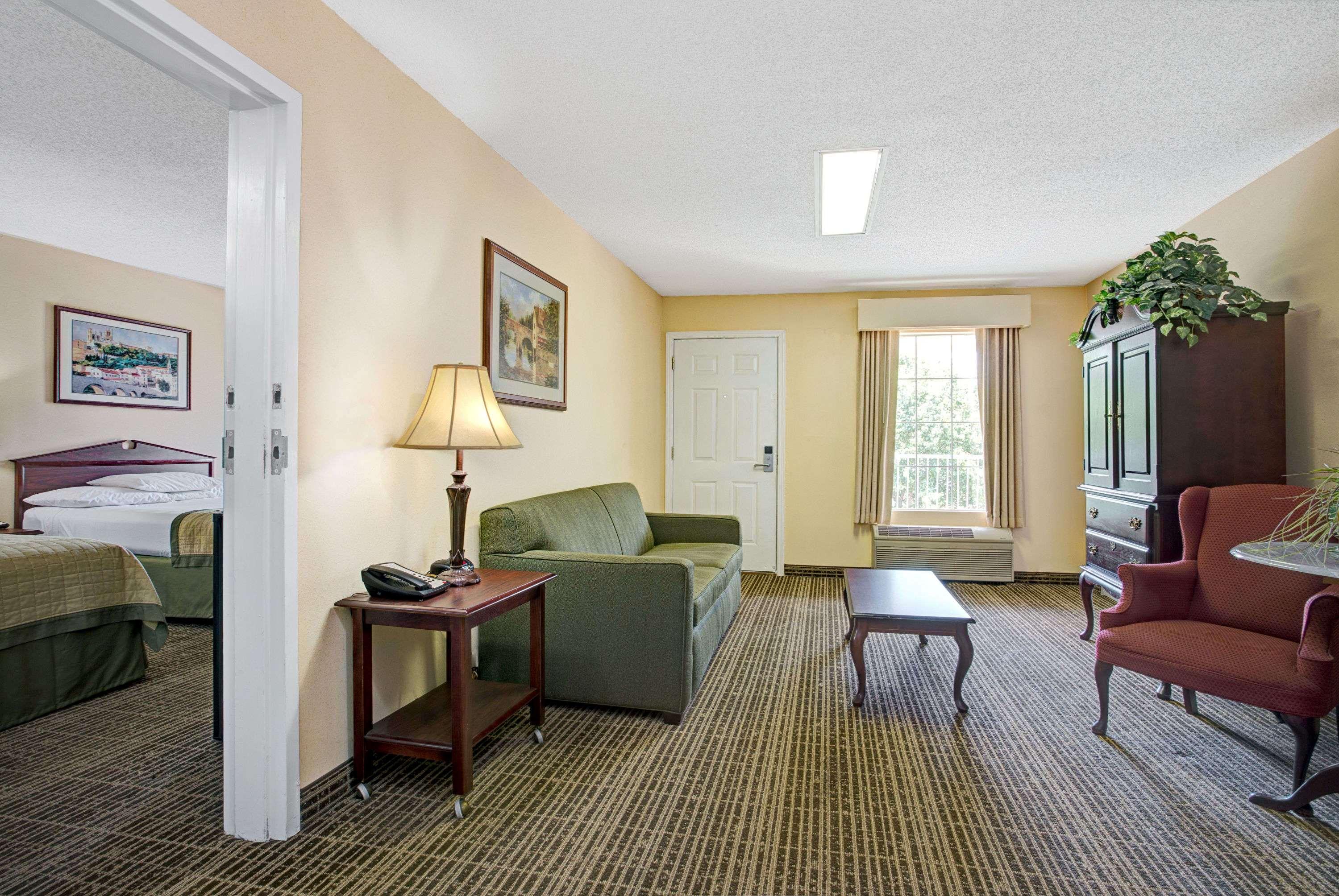 Baymont by Wyndham Smithfield — photo 3