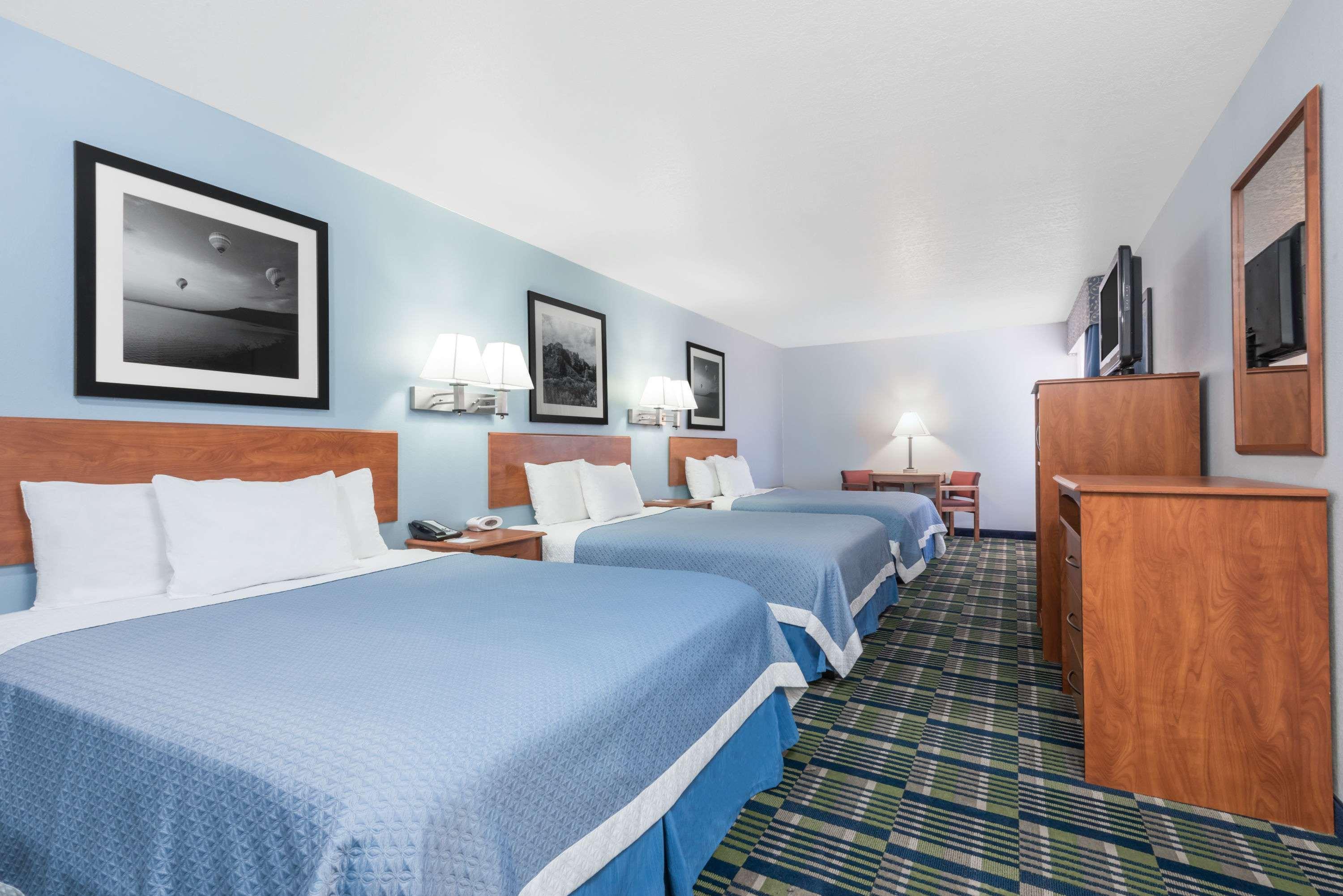 Days Inn Las Vegas — photo 4