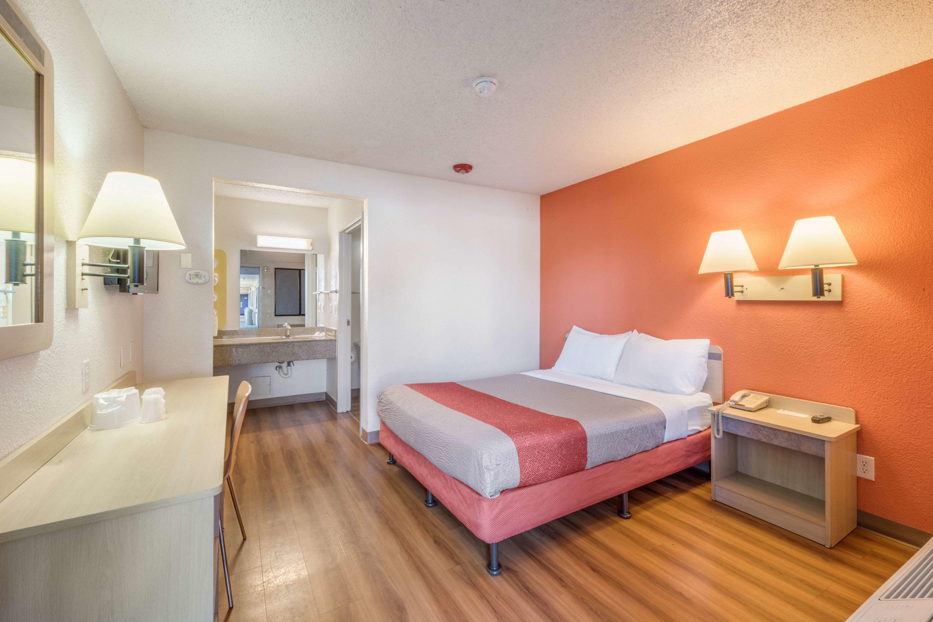 Motel 6 — photo 5