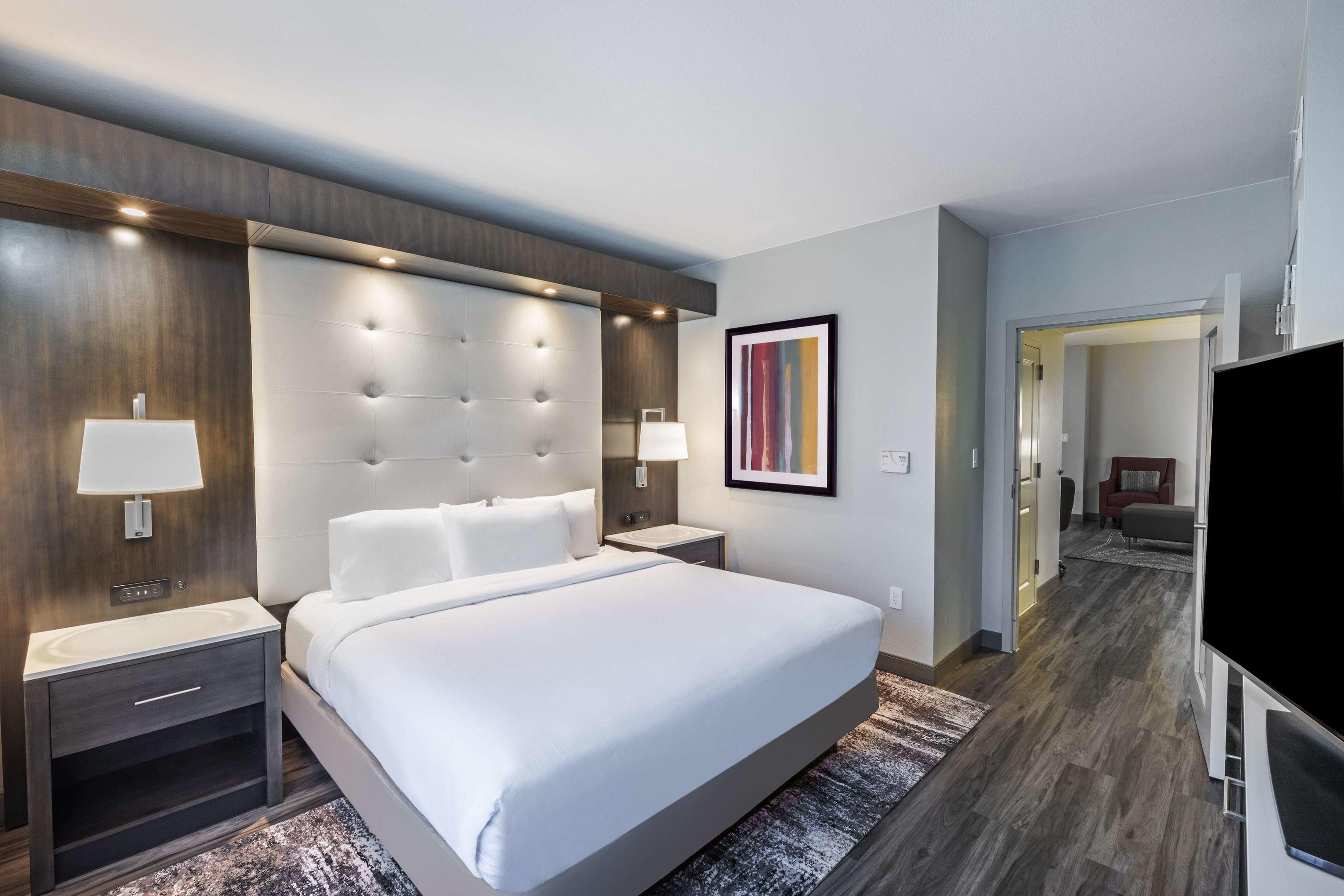 Embassy Suites by Hilton Houston Energy Corridor — photo 5