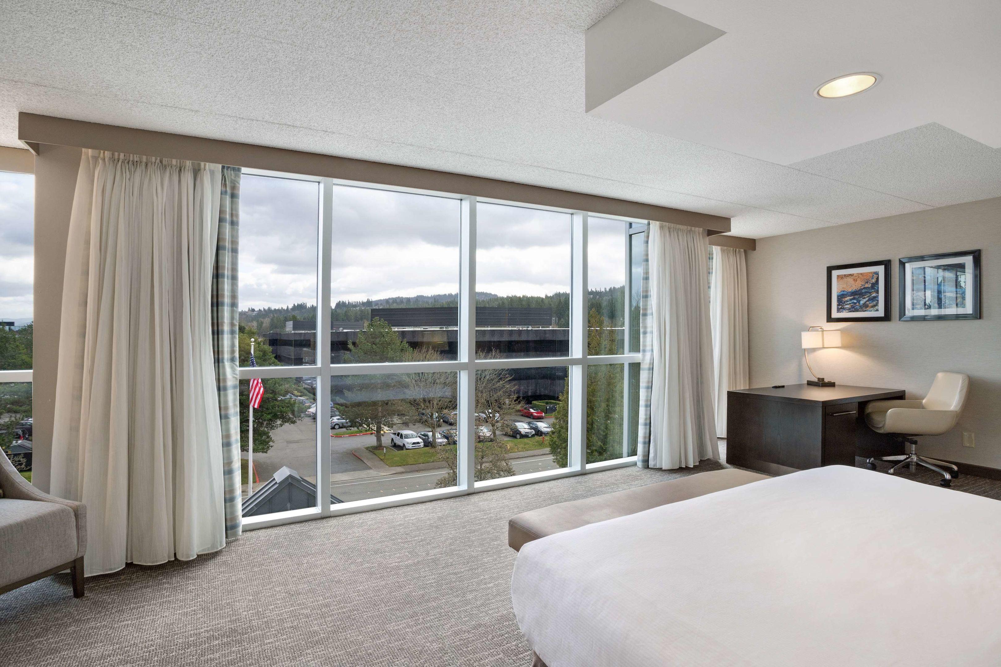 Embassy Suites by Hilton Seattle Bellevue — photo 5
