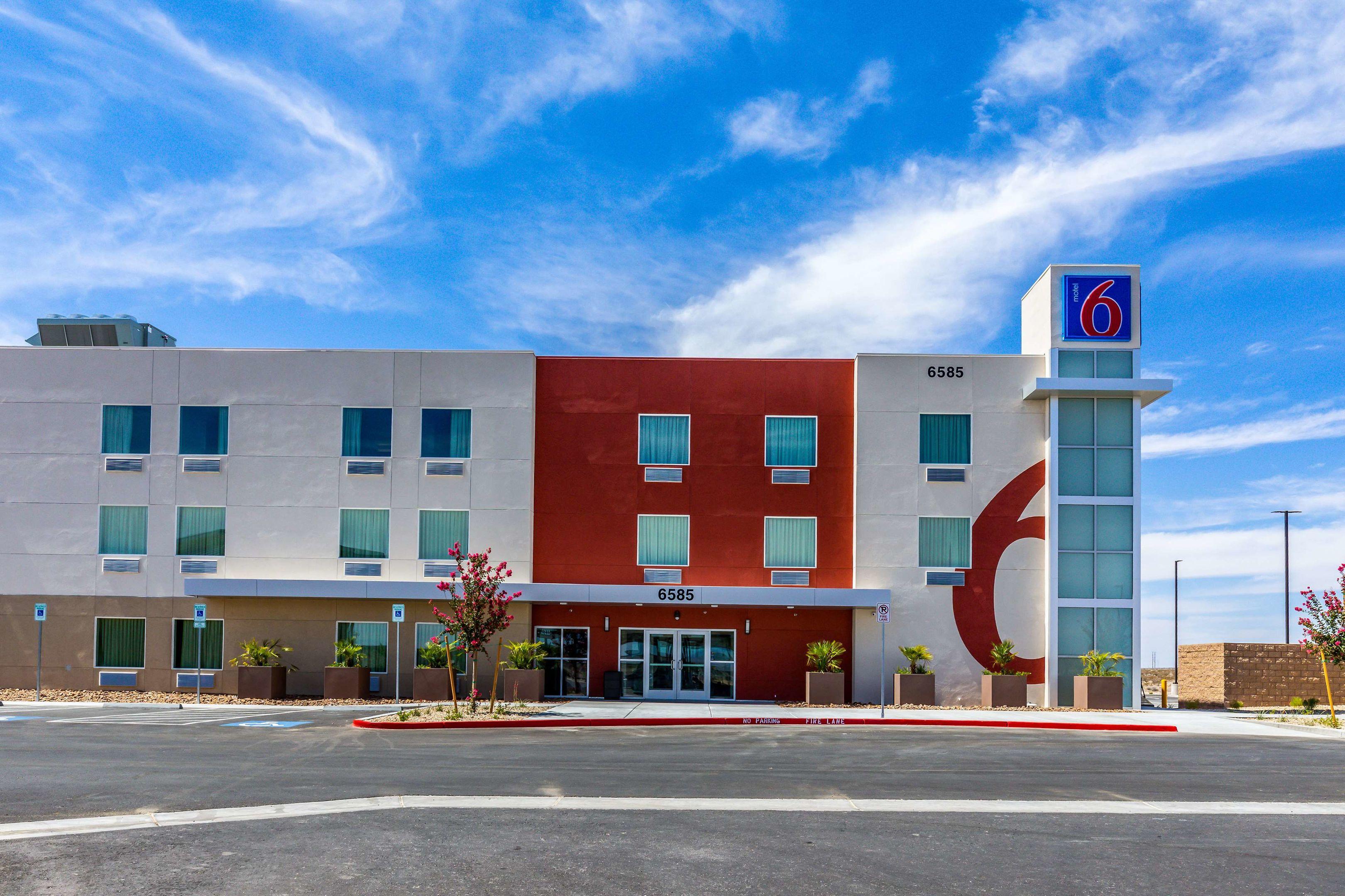 Motel 6 Las Vegas Nv-Motor Speedway — photo 4