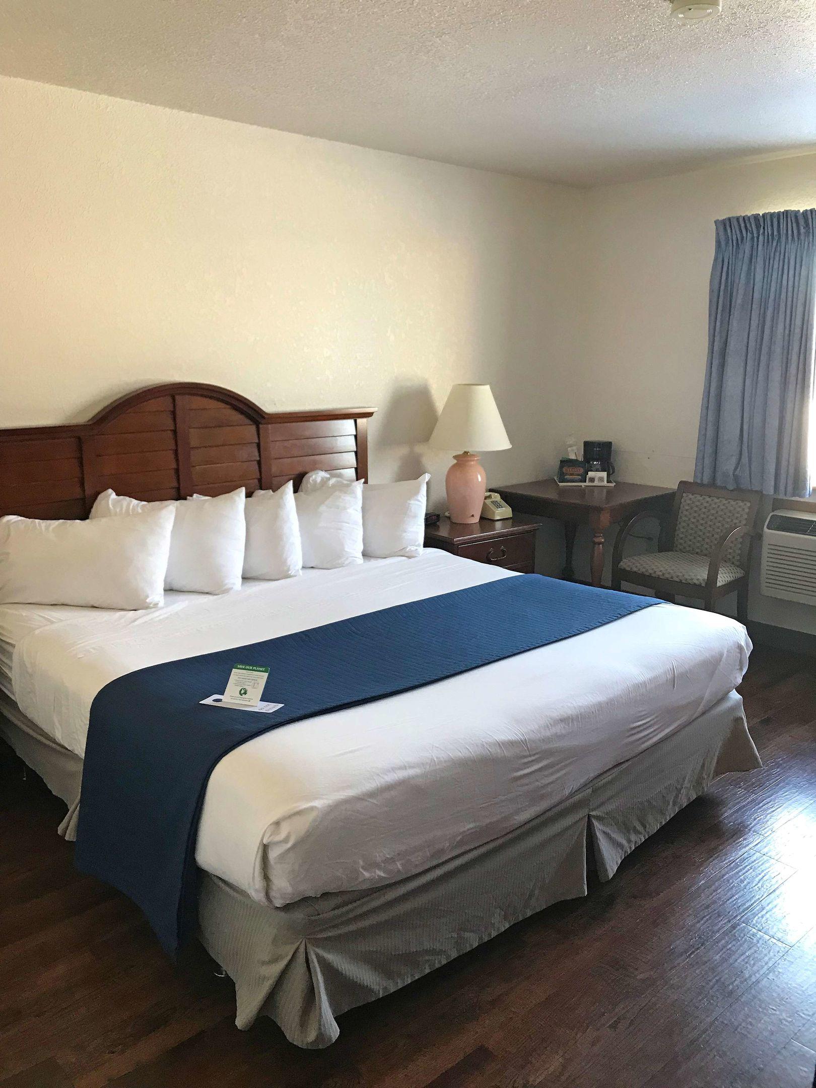 Americas Best Value Inn Sault Ste. Marie — photo 5