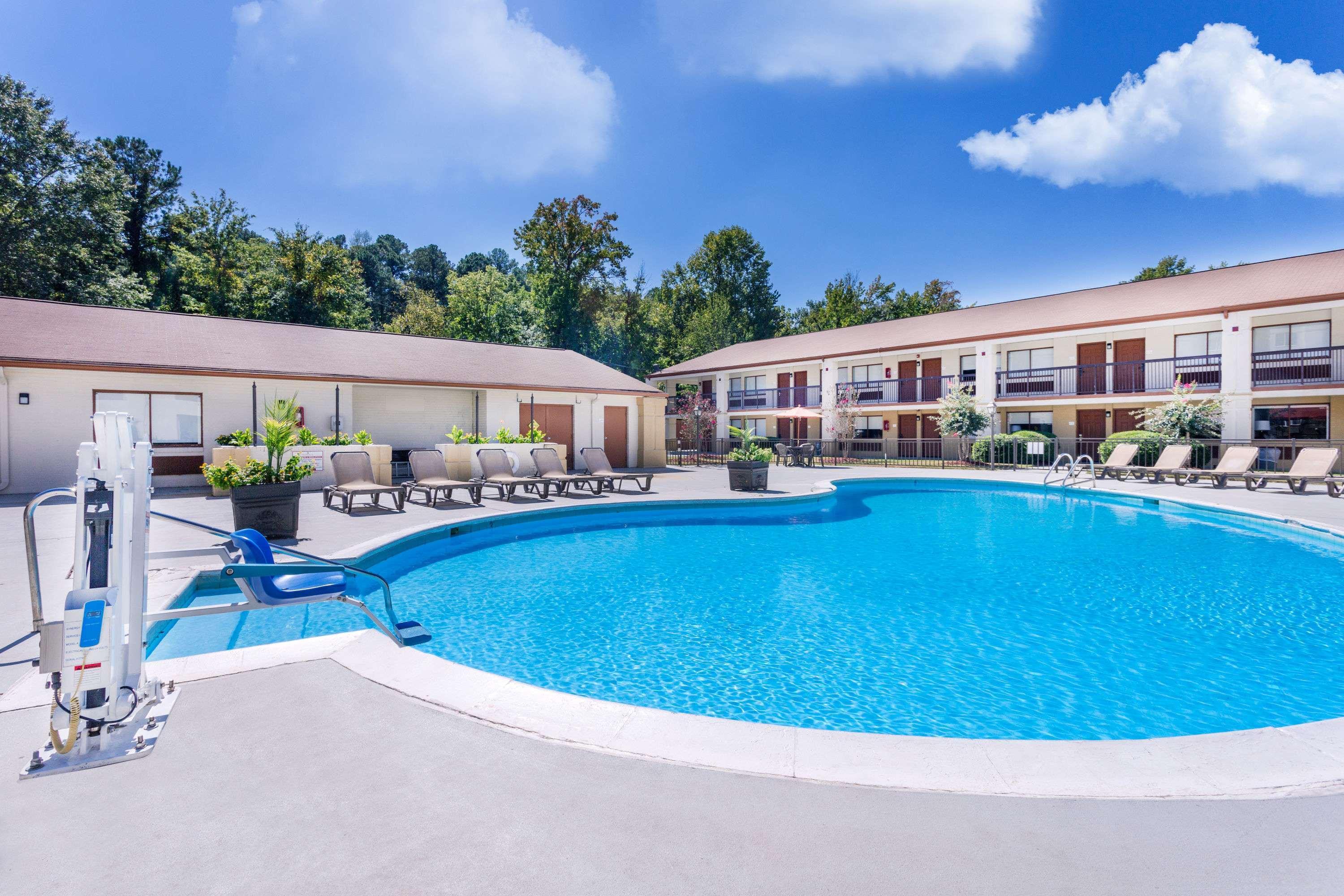 Ramada by Wyndham Tuscaloosa — photo 3