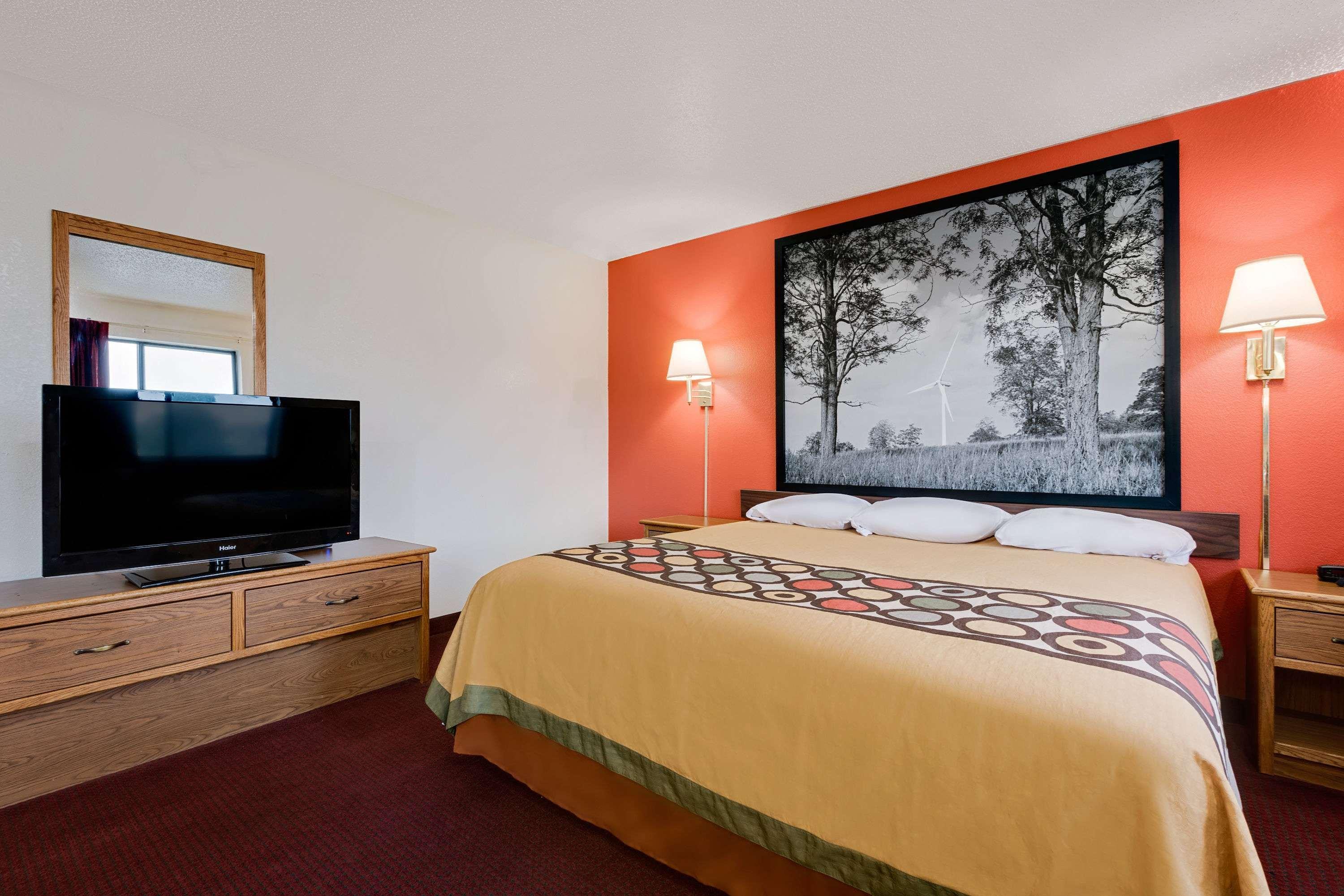 Super 8 by Wyndham Martinsburg — photo 5