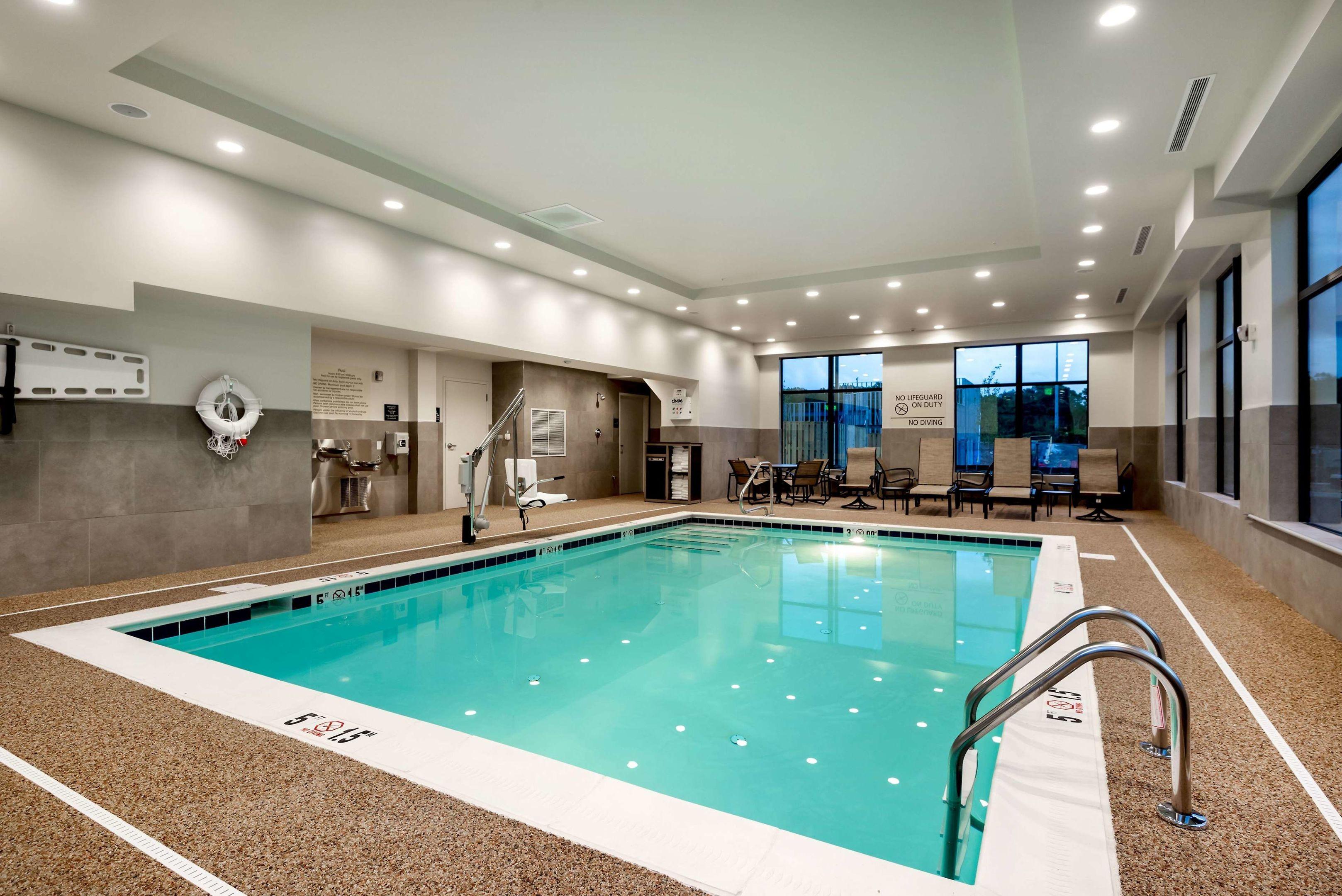 Hampton Inn Baltimore Bayview Campus — photo 4