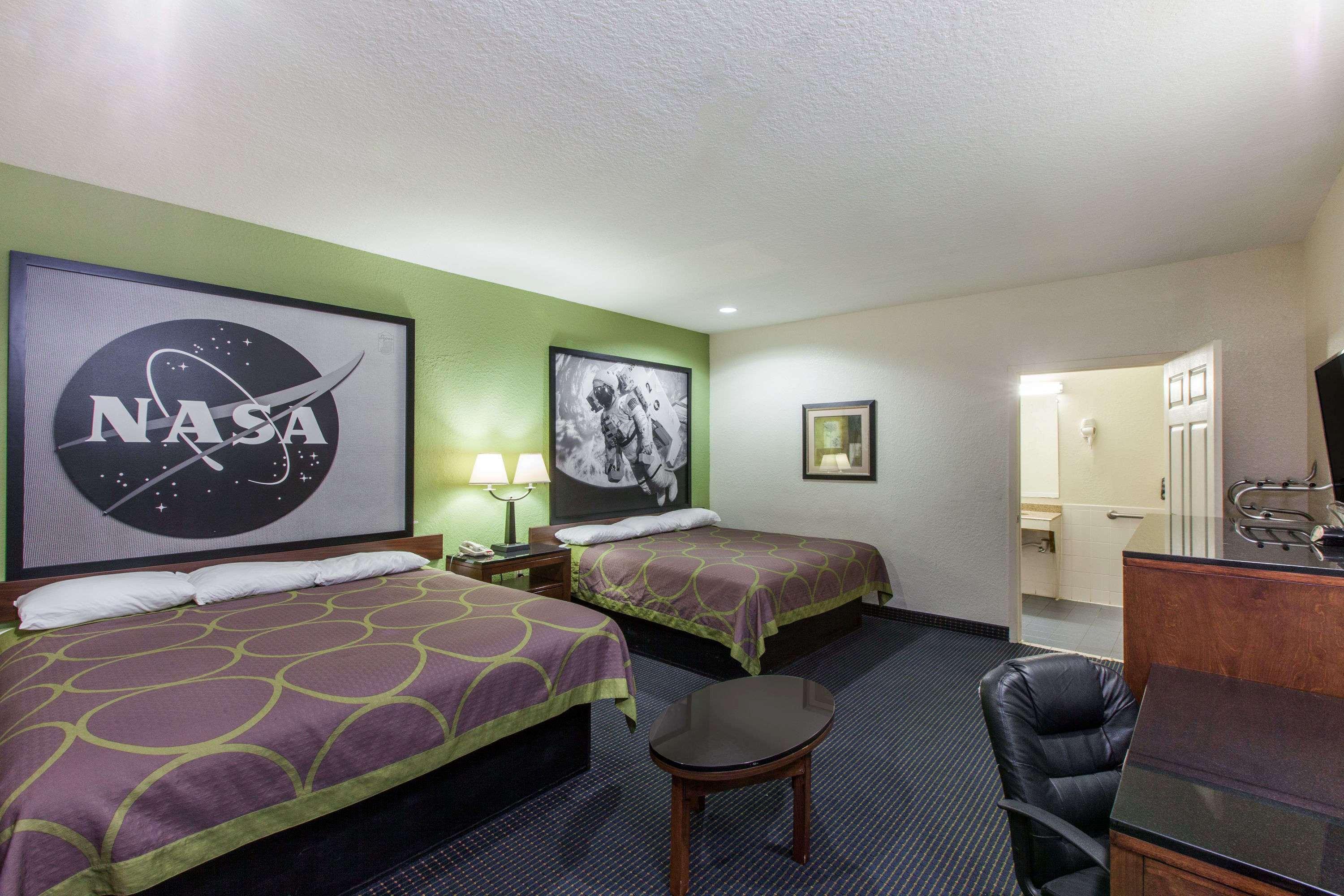 Super 8 by Wyndham Houston Hobby Airport South — photo 4