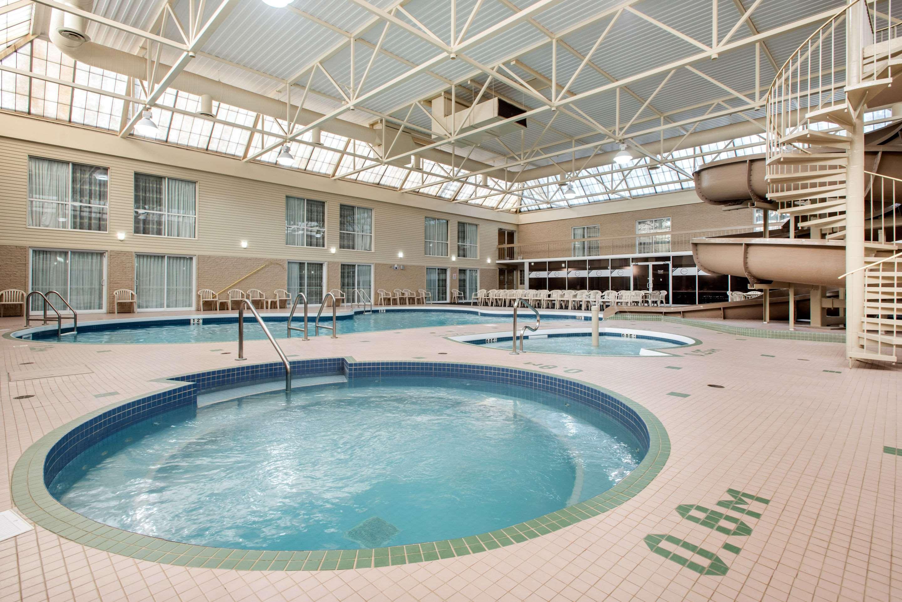 Clarion Hotel & Suites — photo 4