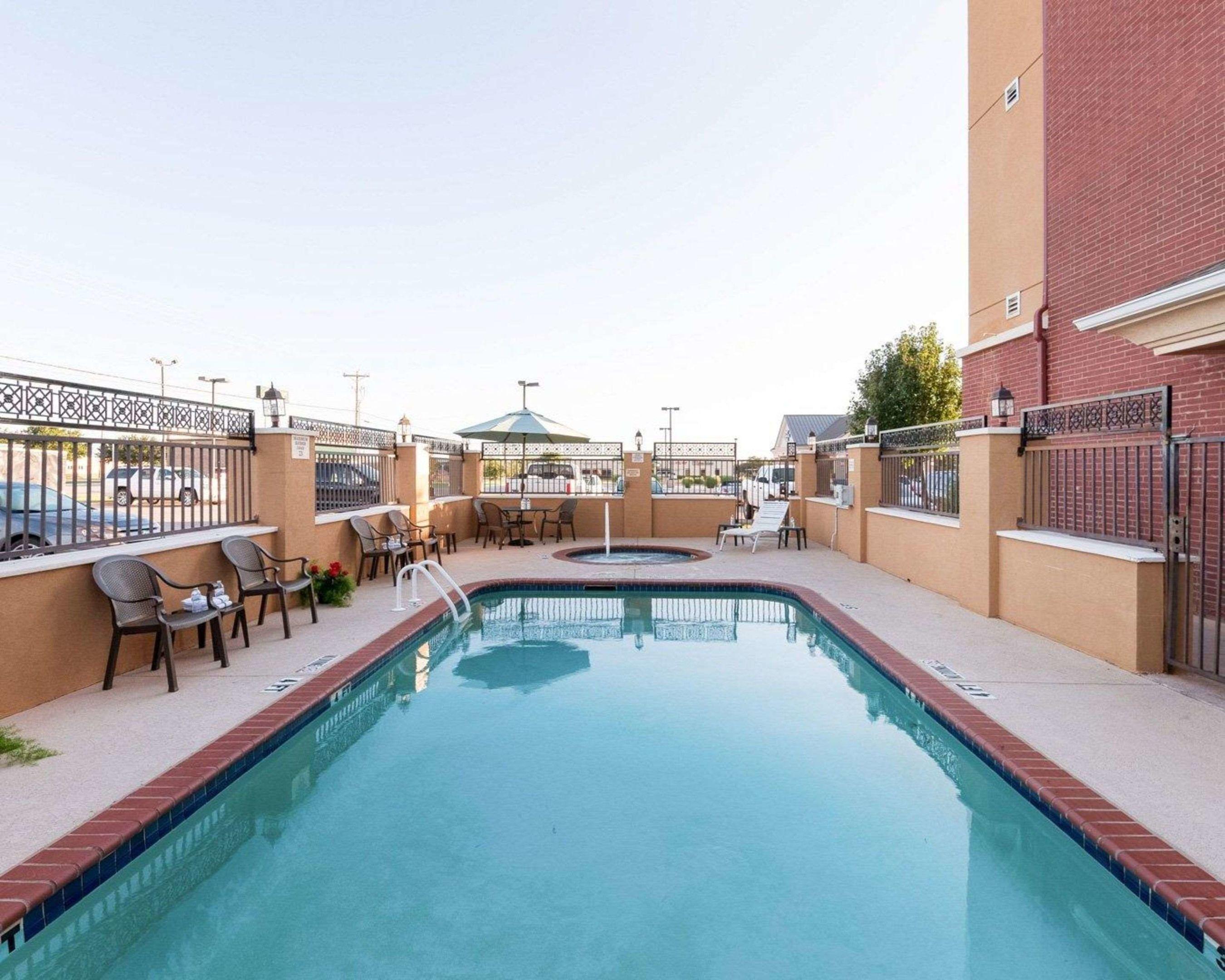 Comfort Inn & Suites — photo 4