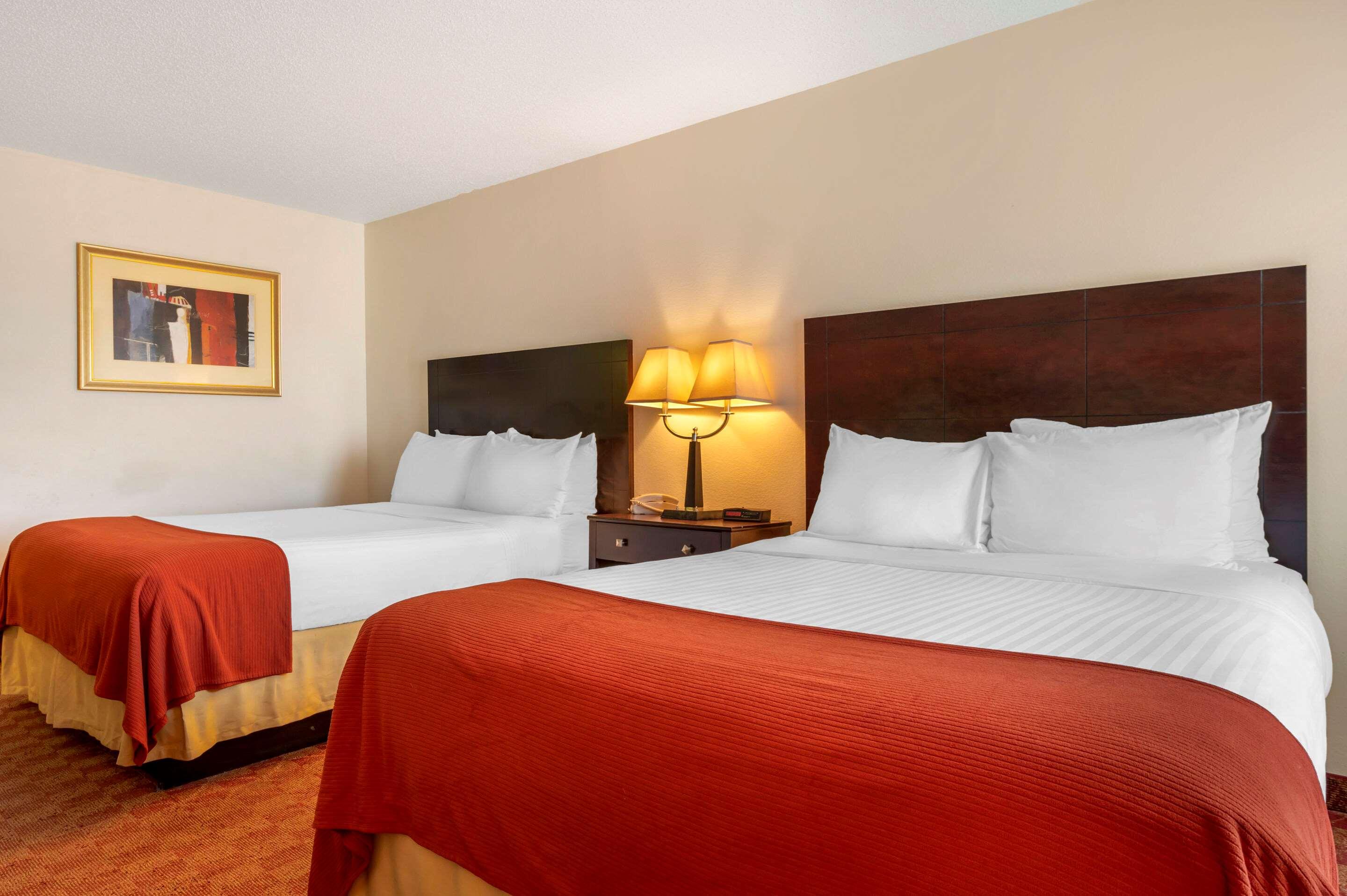 Baymont Inn & Suites Rensselaer — photo 5