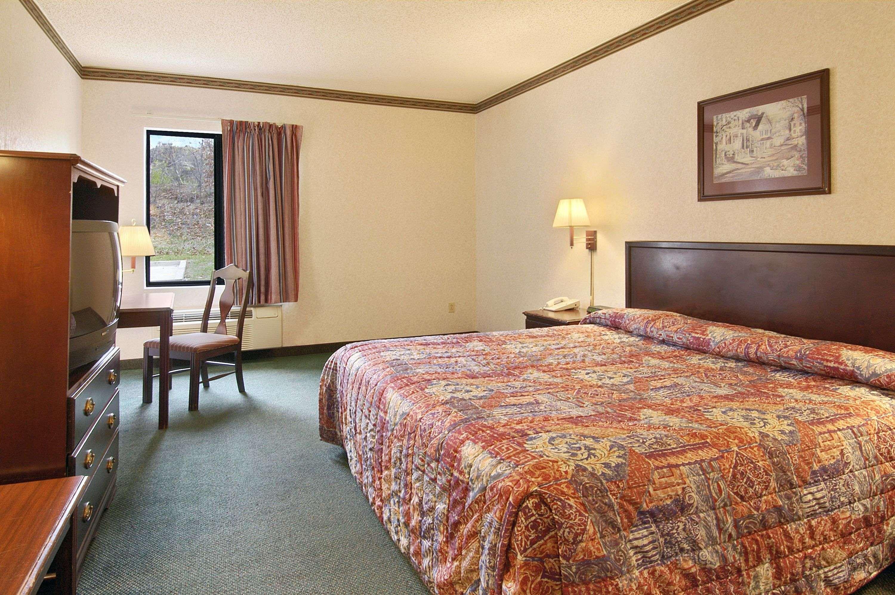 Days Inn by Wyndham Jefferson City — photo 5