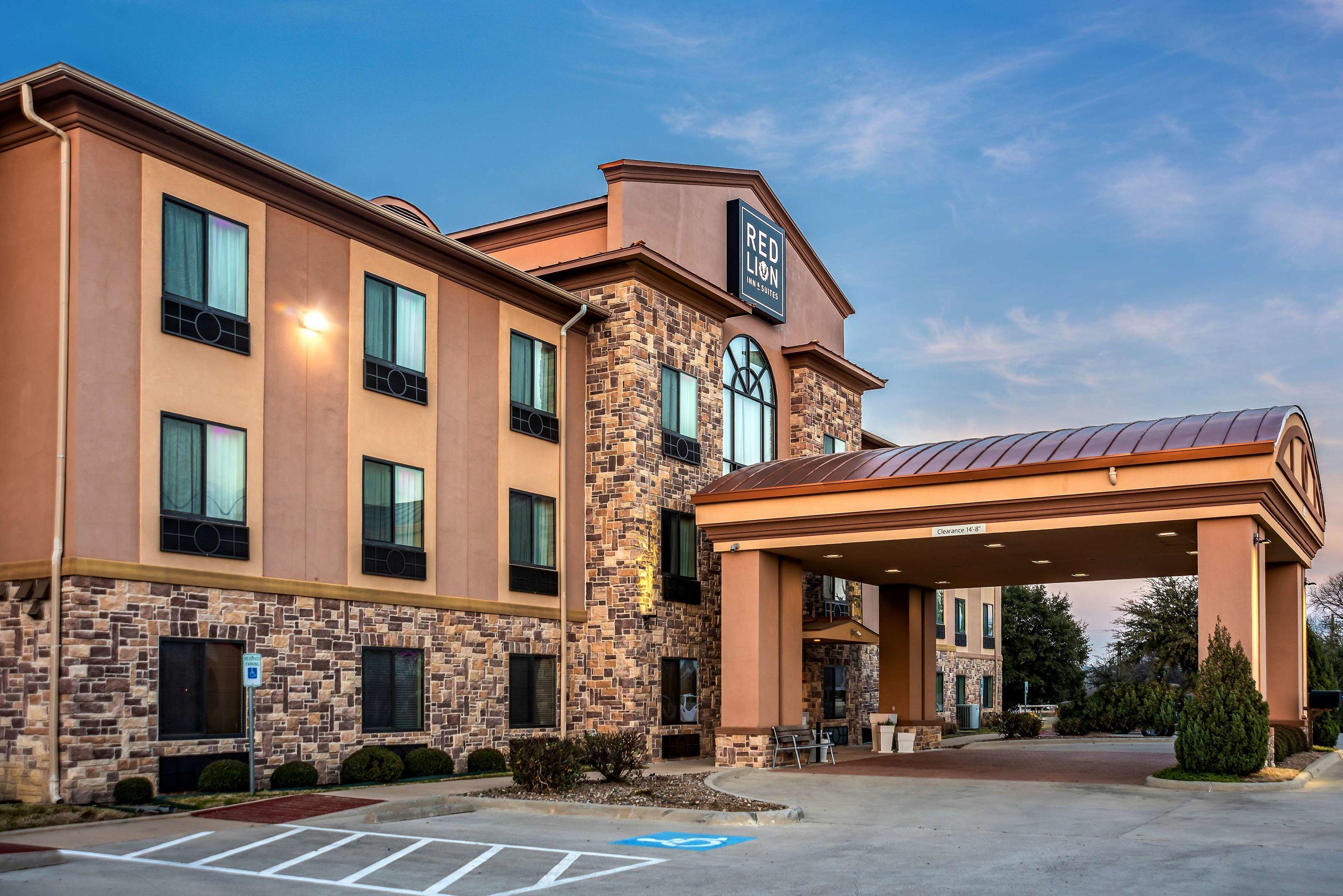 Red Lion Inn & Suites Mineral Wells — photo 3