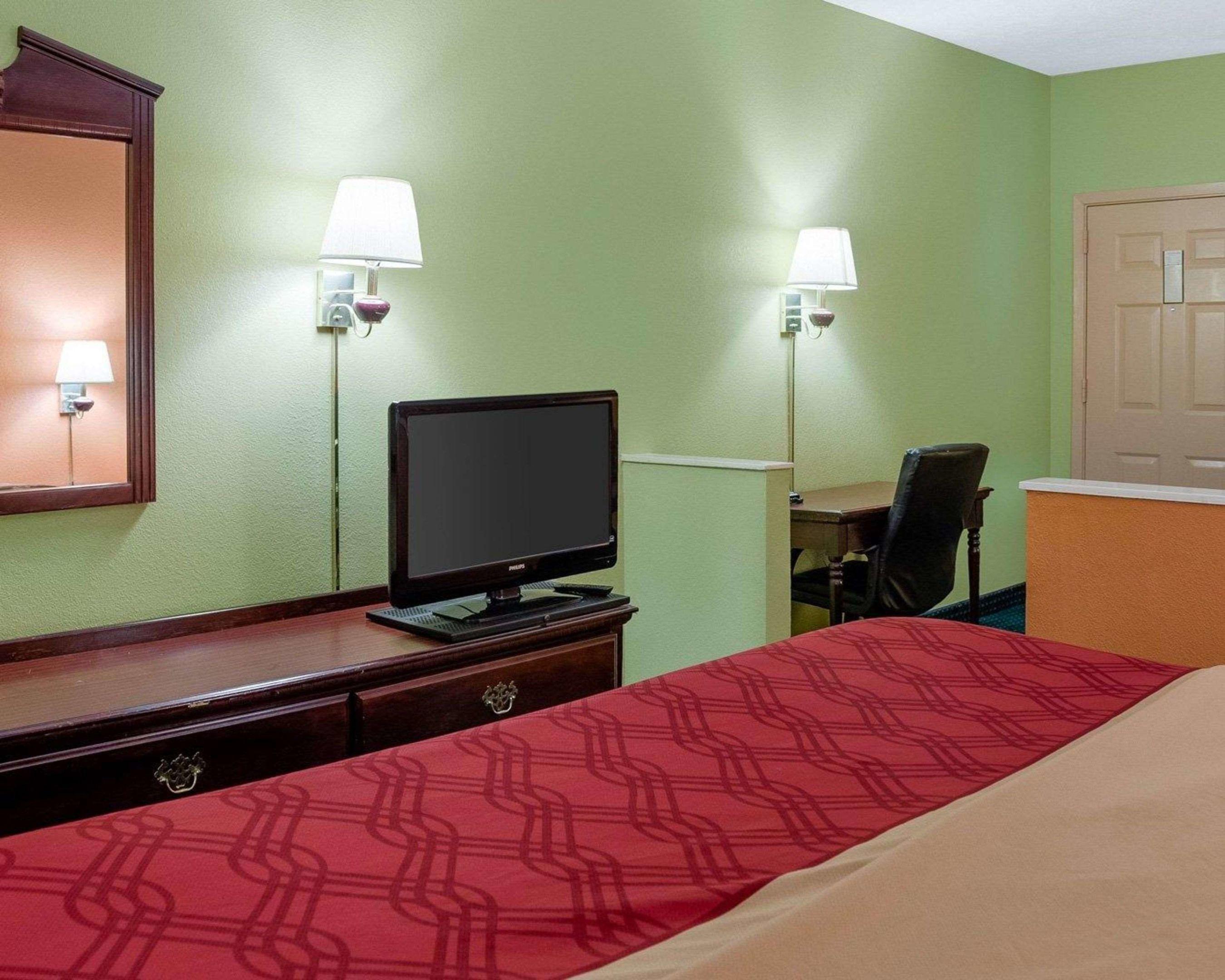 Econo Lodge Canton — photo 4