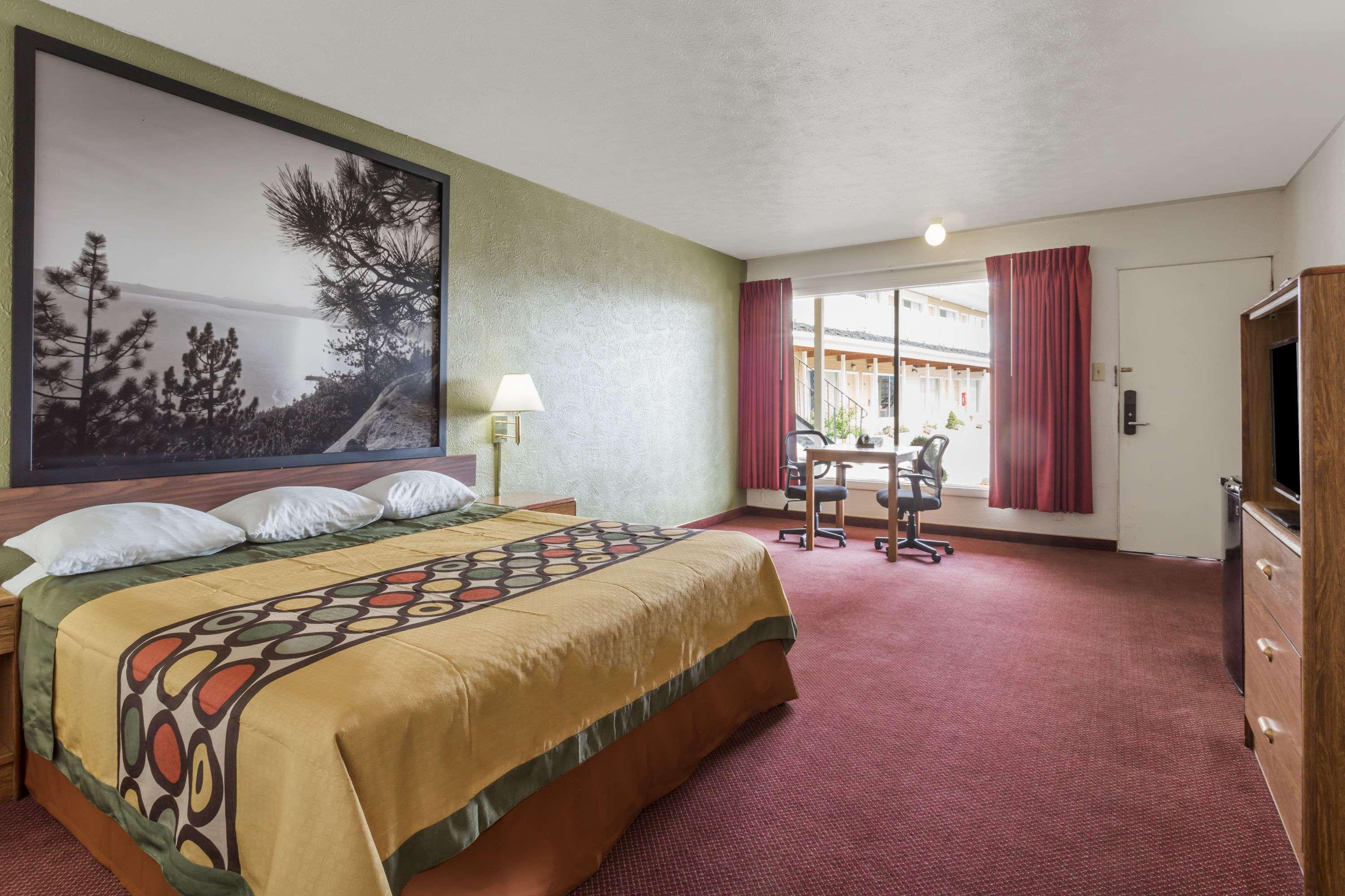 Super 8 by Wyndham Wells — photo 3
