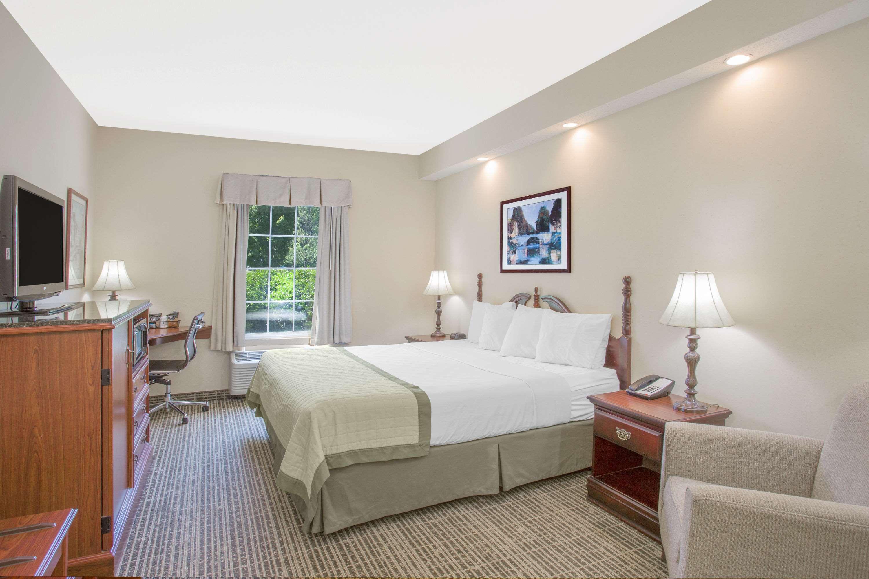 Baymont by Wyndham Martinsville — photo 3