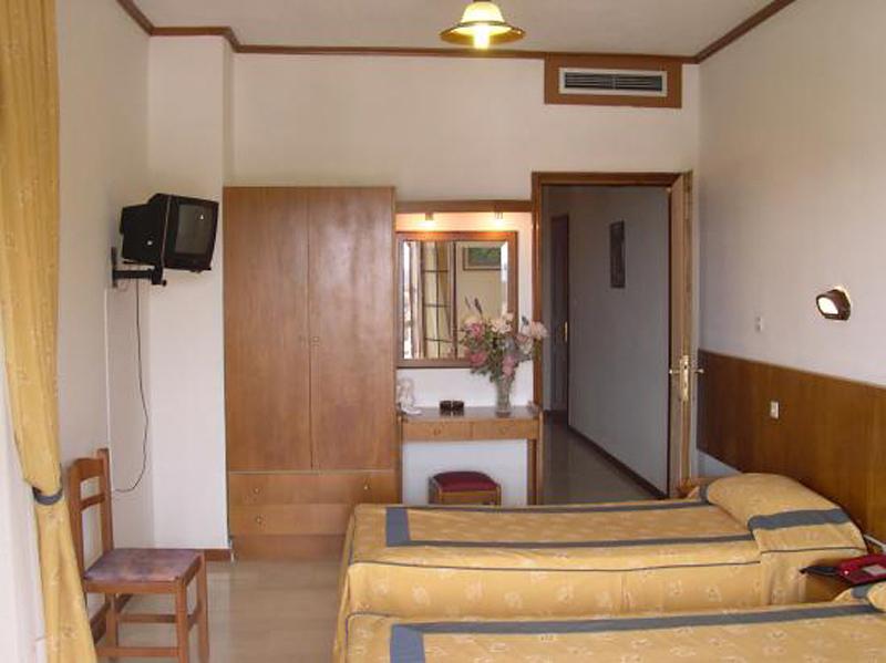 Hotel Famissi — photo 4