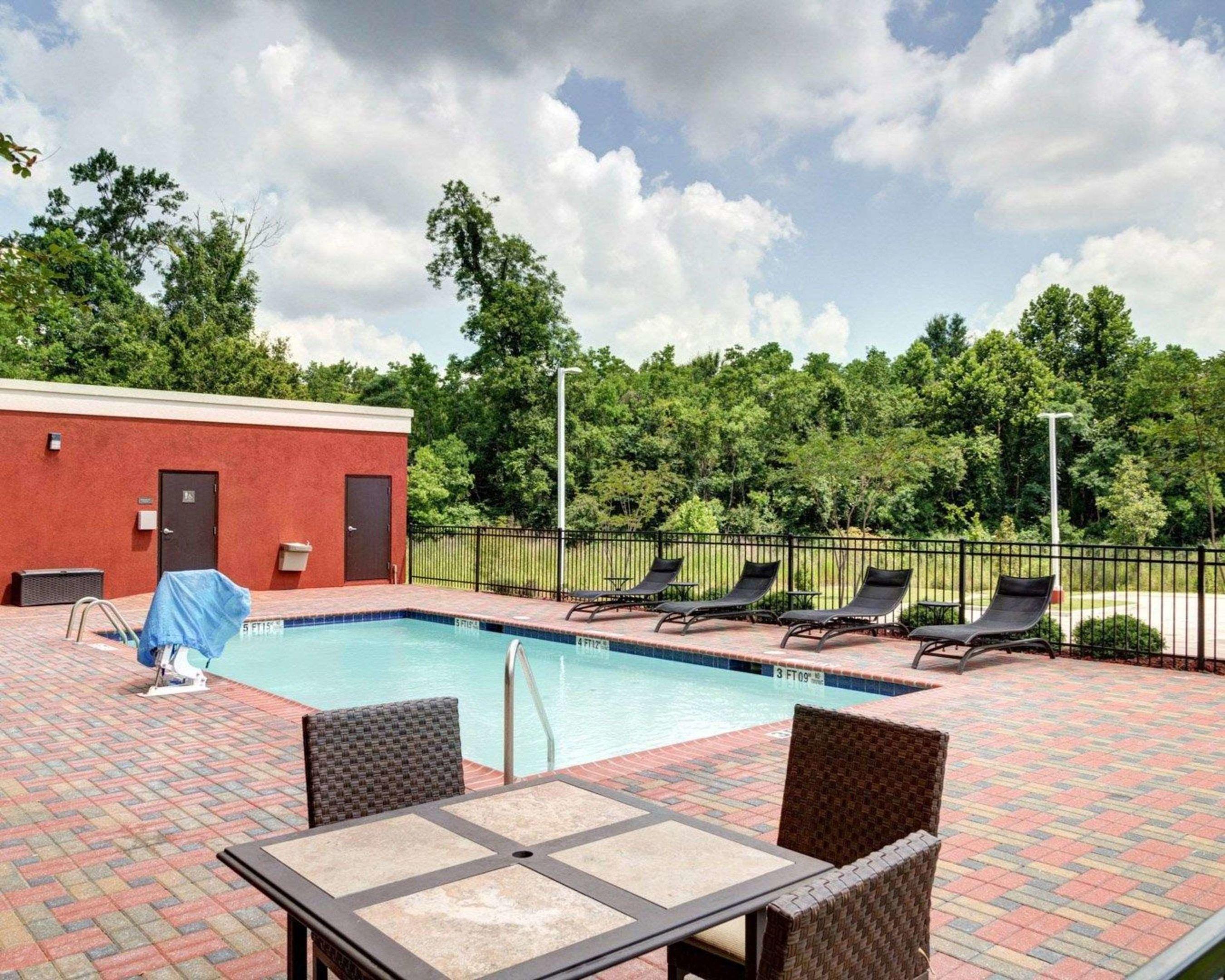 Comfort Suites — photo 4