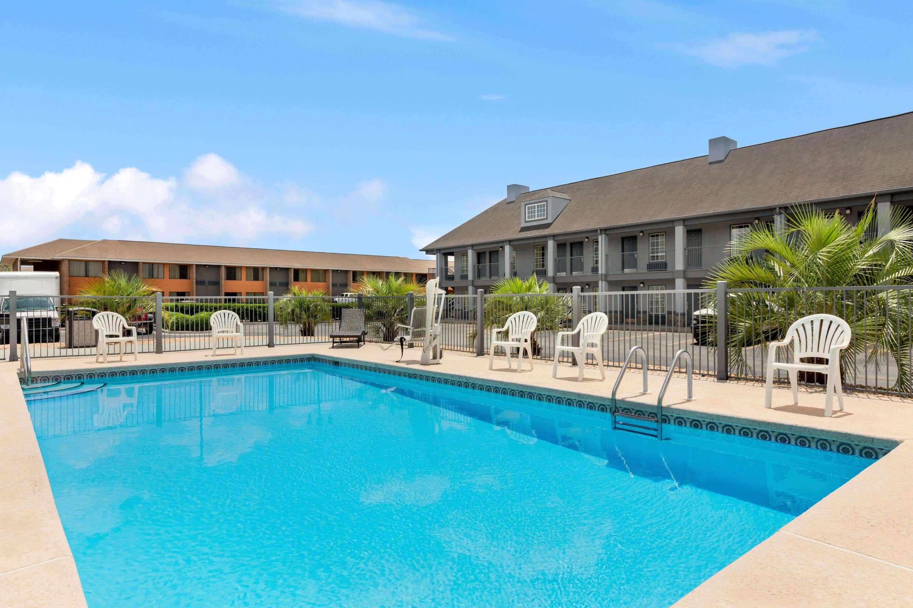 Baymont Inn & Suites Warner Robins — photo 4