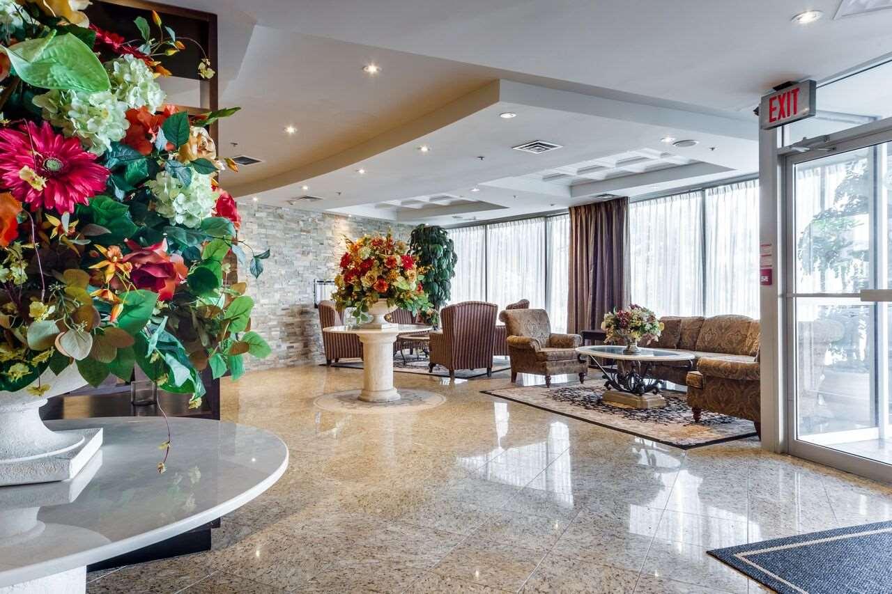 Monte Carlo Inn Airport Suites — photo 3