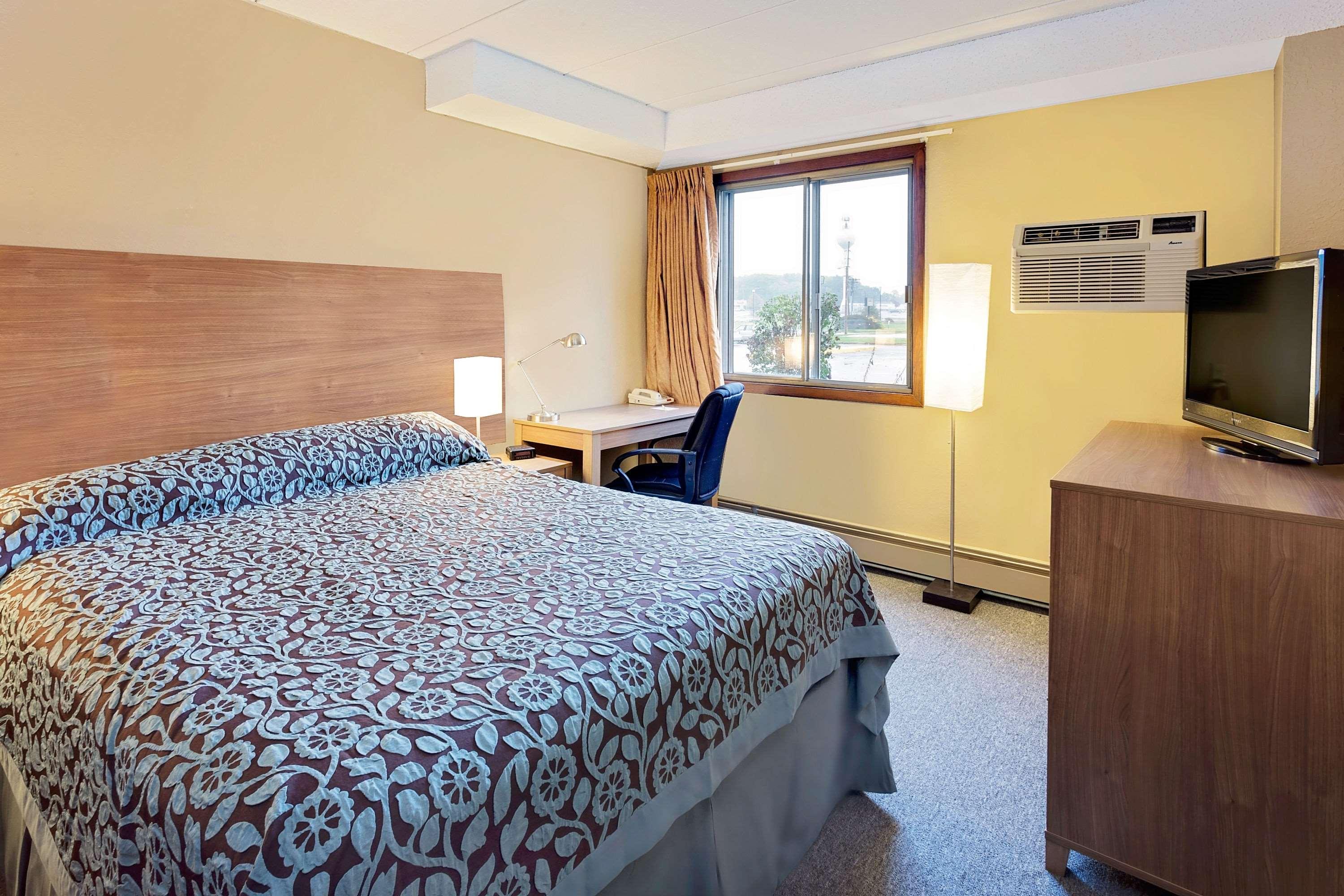 Days Inn by Wyndham Winona — photo 3