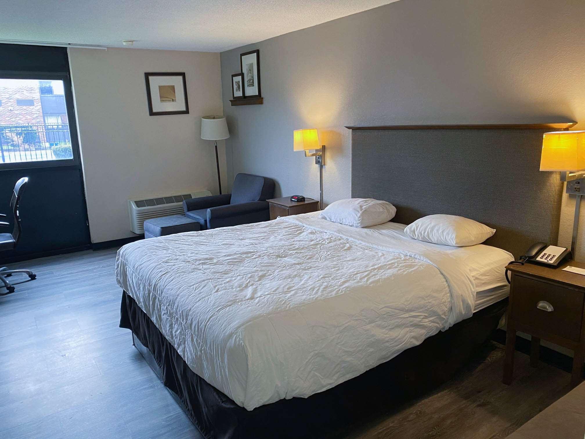 Motel 6 Rochester Airport — photo 4