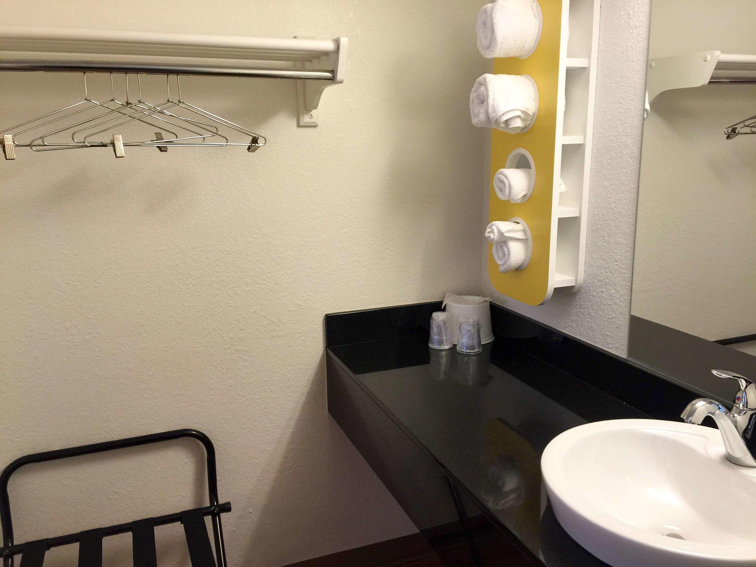 Motel 6 Minneapolis North - Roseville — photo 5