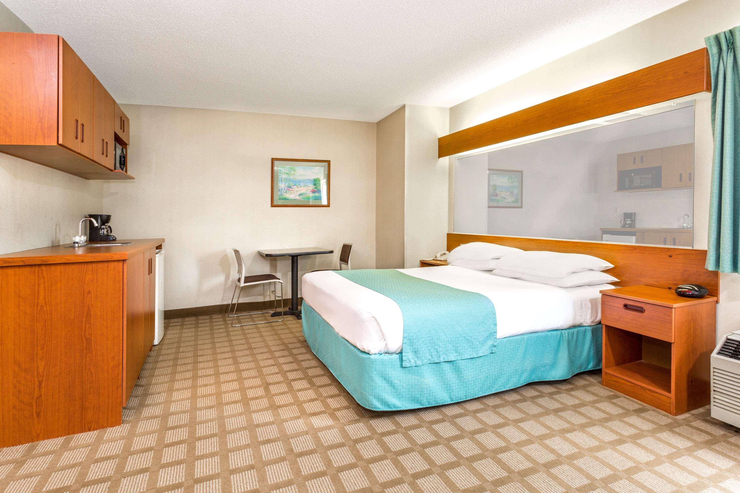 Microtel Inn & Suites by Wyndham Dry Ridge — photo 4