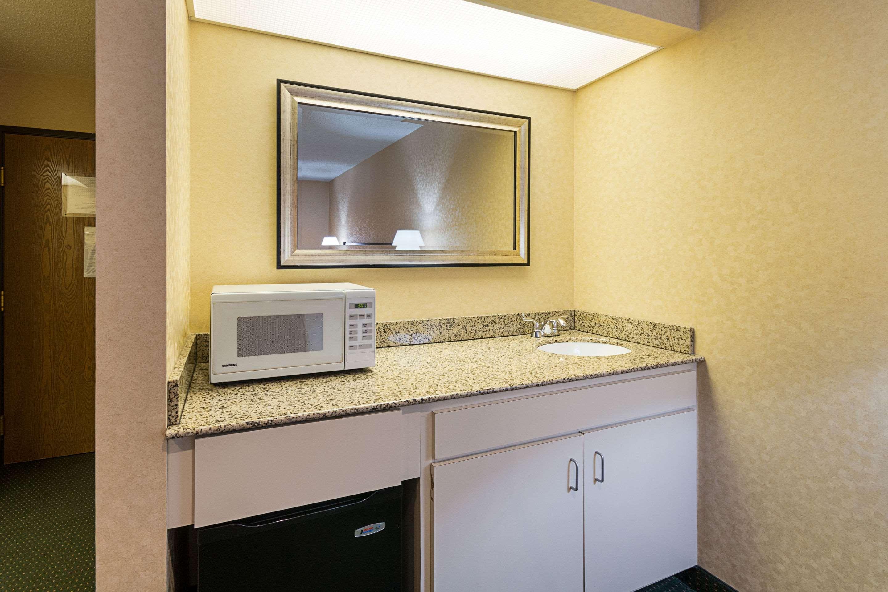 Quality Inn Parkersburg North-Vienna — photo 3