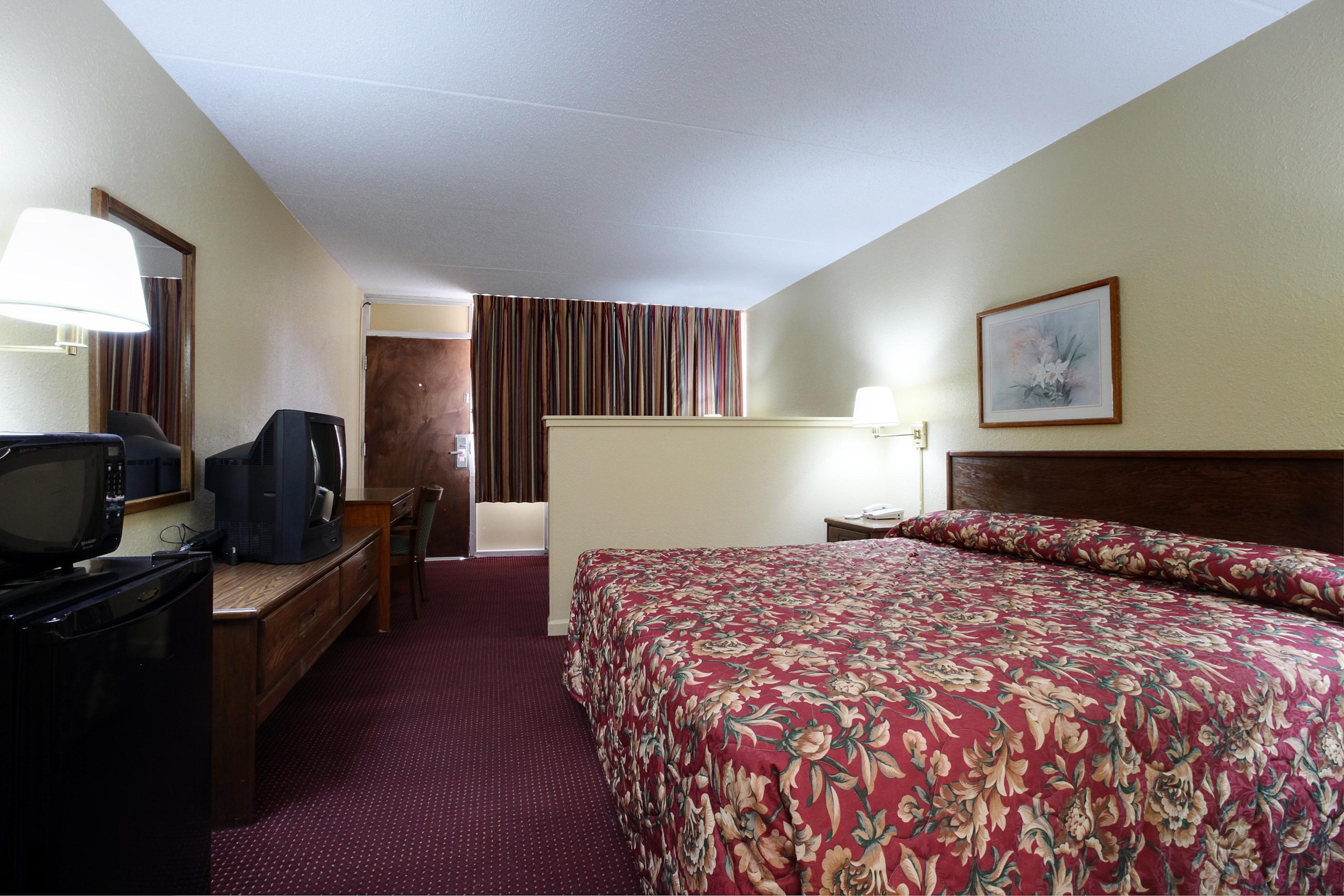 Americas Best Value Inn and Suites Greenville — photo 4