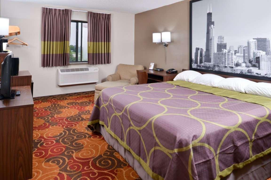Super 8 by Wyndham Romeoville Bolingbrook — photo 3