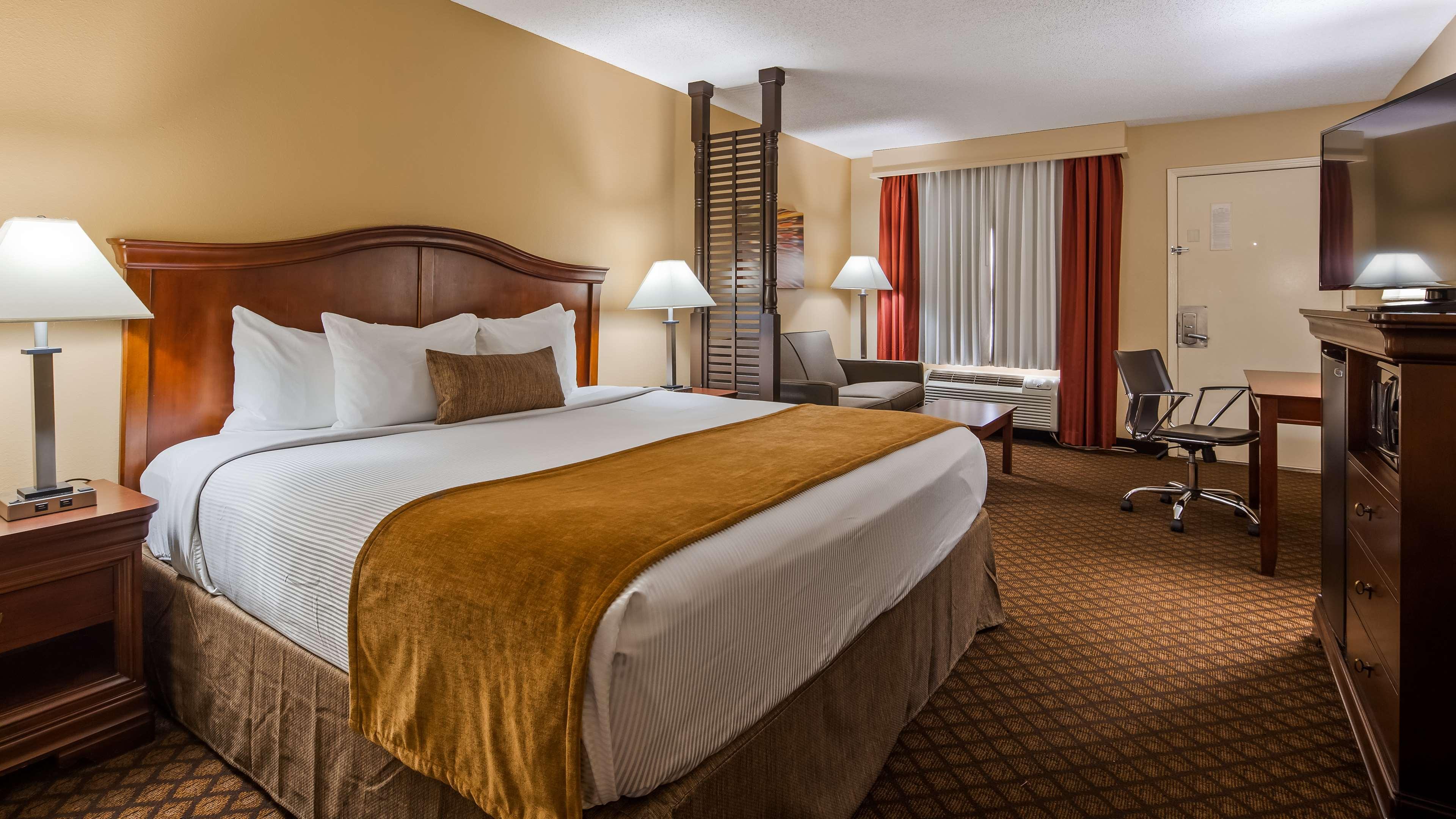Best Western Plus Coach House — photo 4