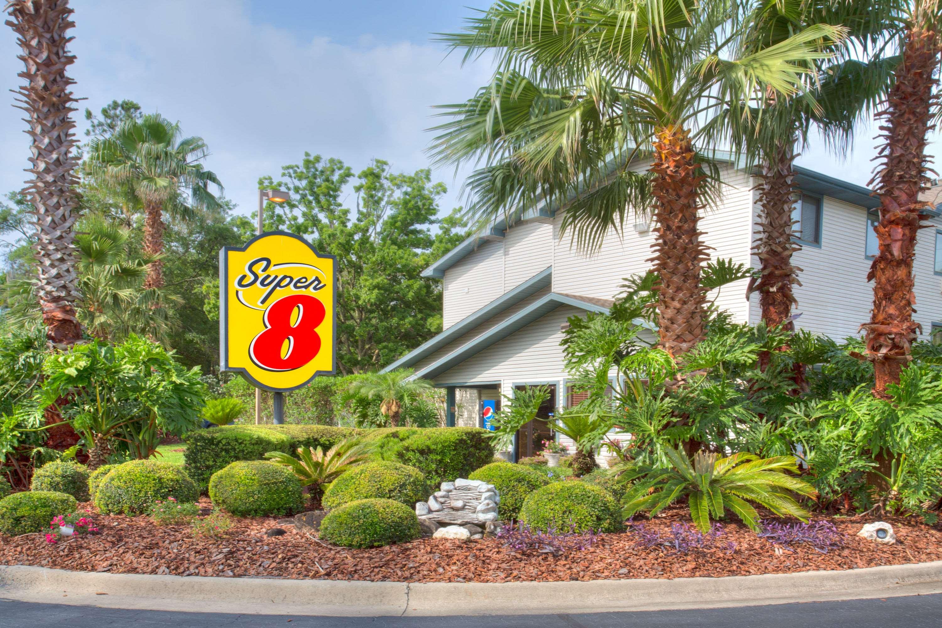 Super 8 by Wyndham Gainesville — photo 4