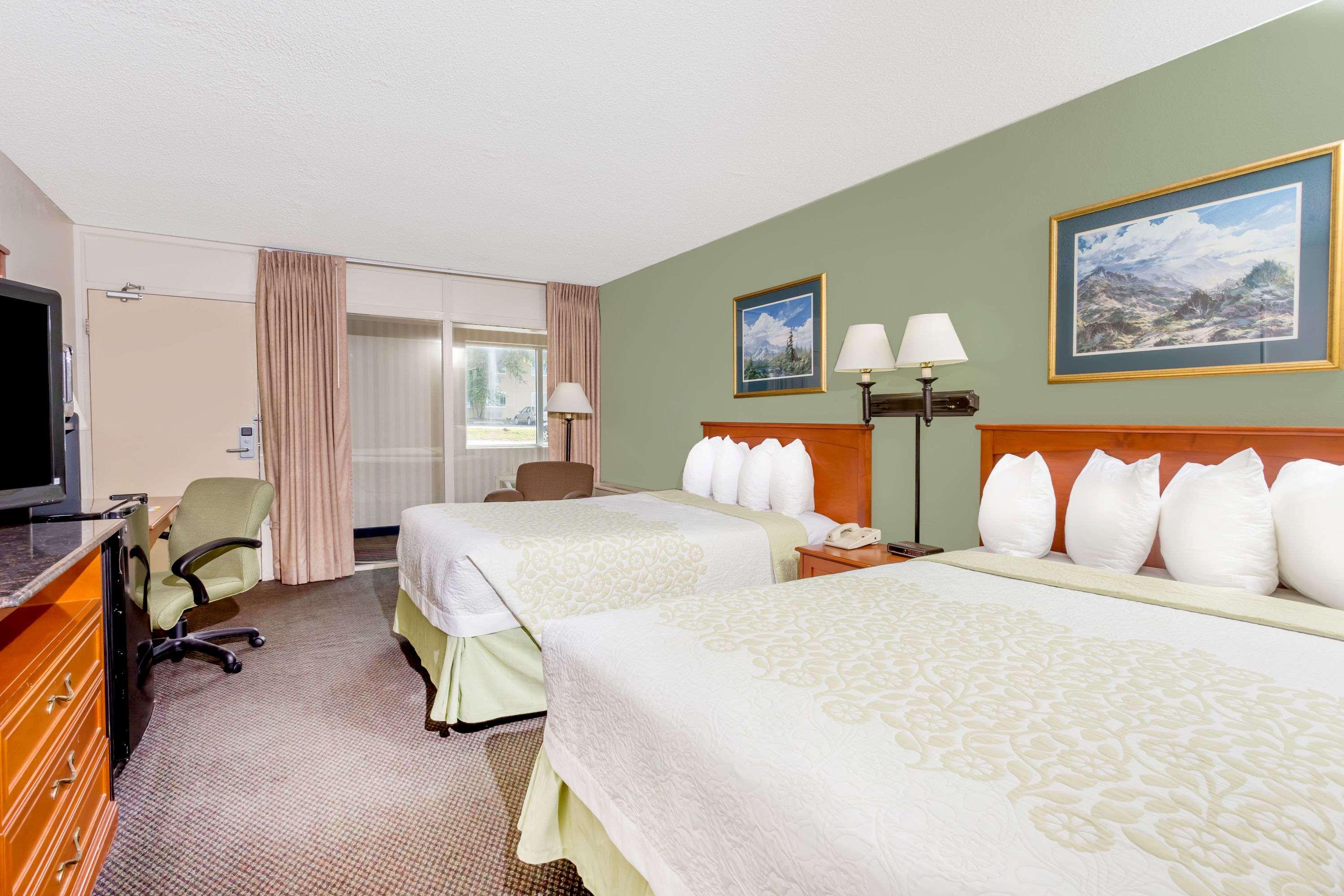 Days Inn University Plaza — photo 4