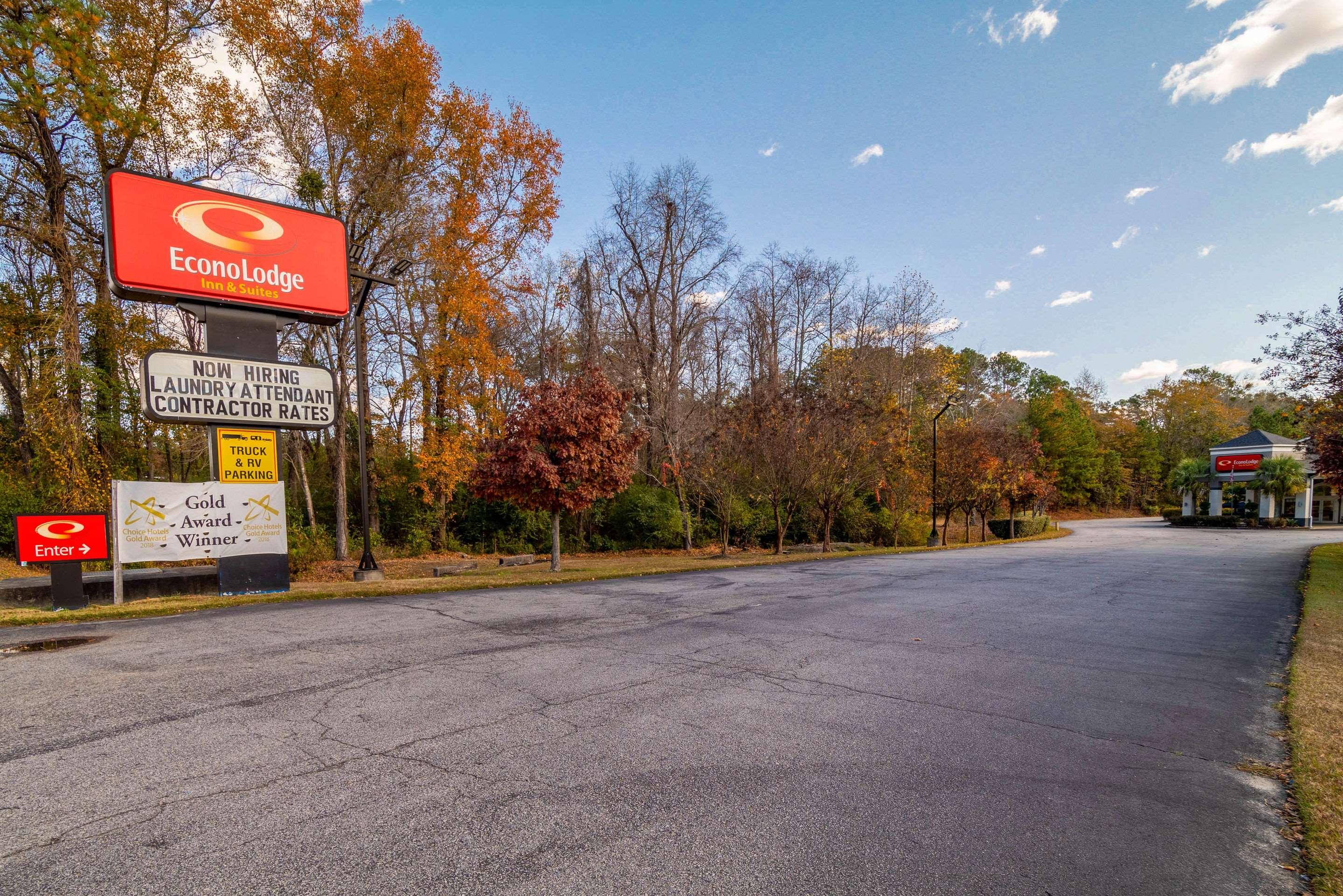 Econo Lodge Inn & Suites — photo 3