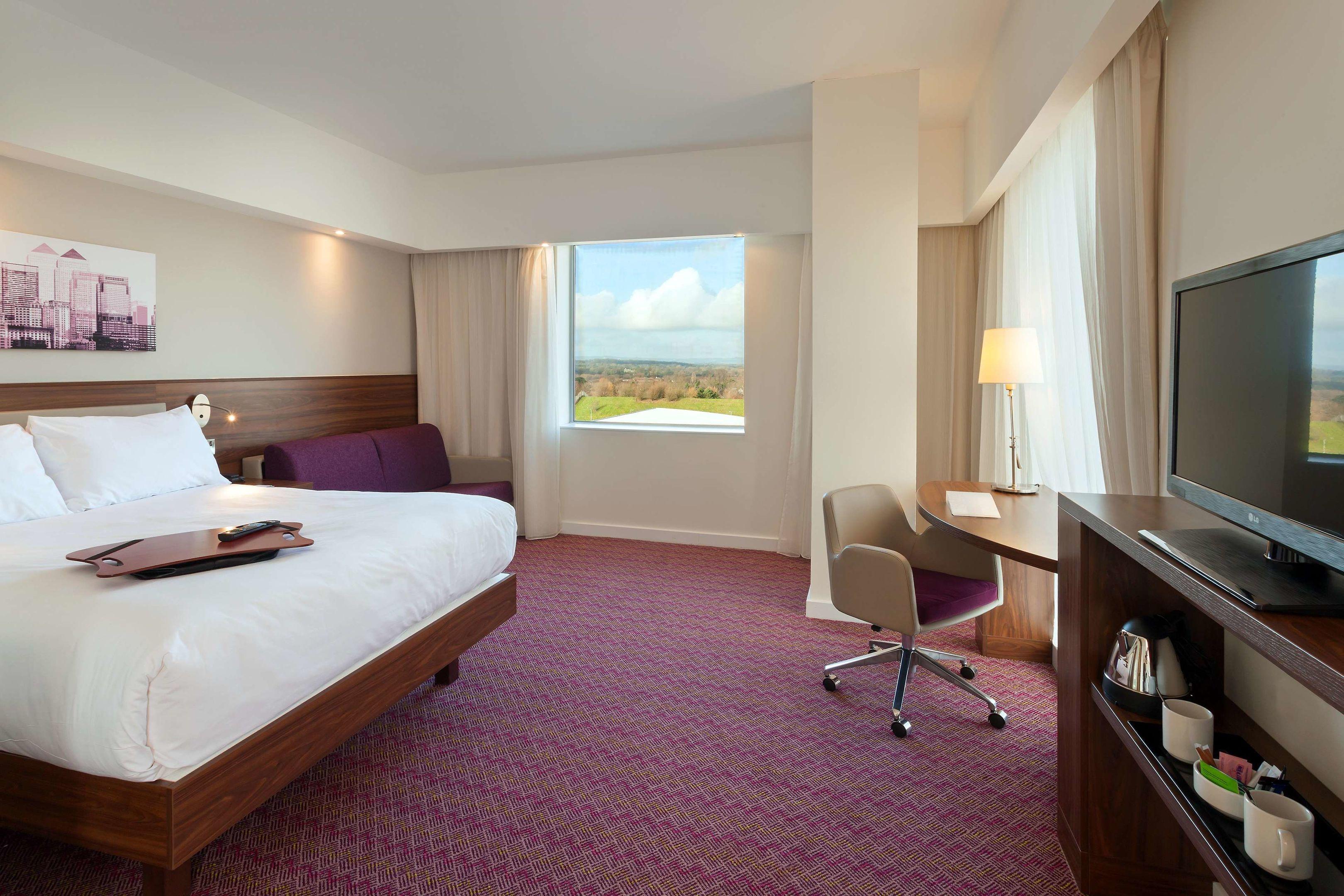 Hampton by Hilton London Gatwick Airport — photo 4