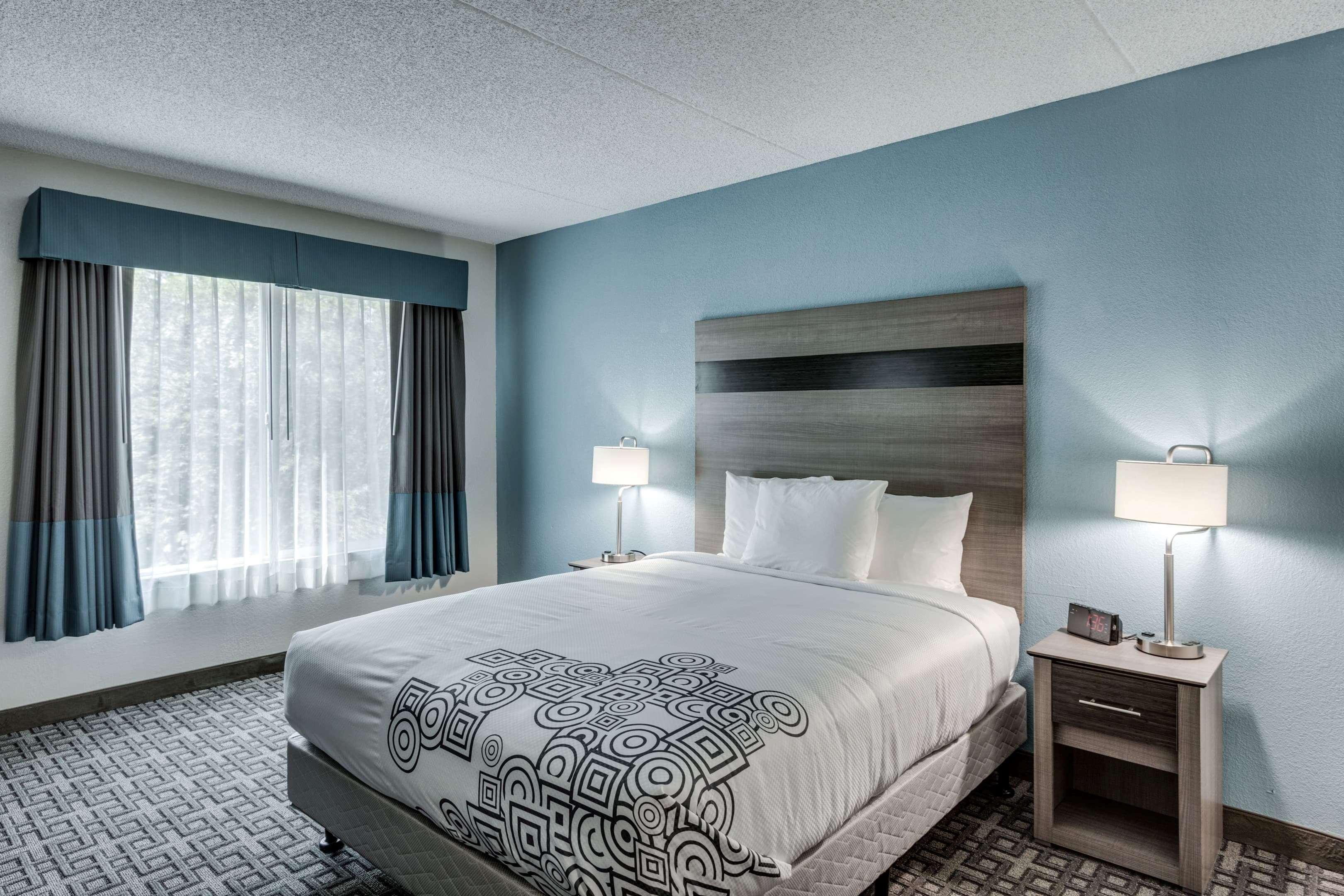 Days Inn & Suites by Wyndham Spokane — photo 4