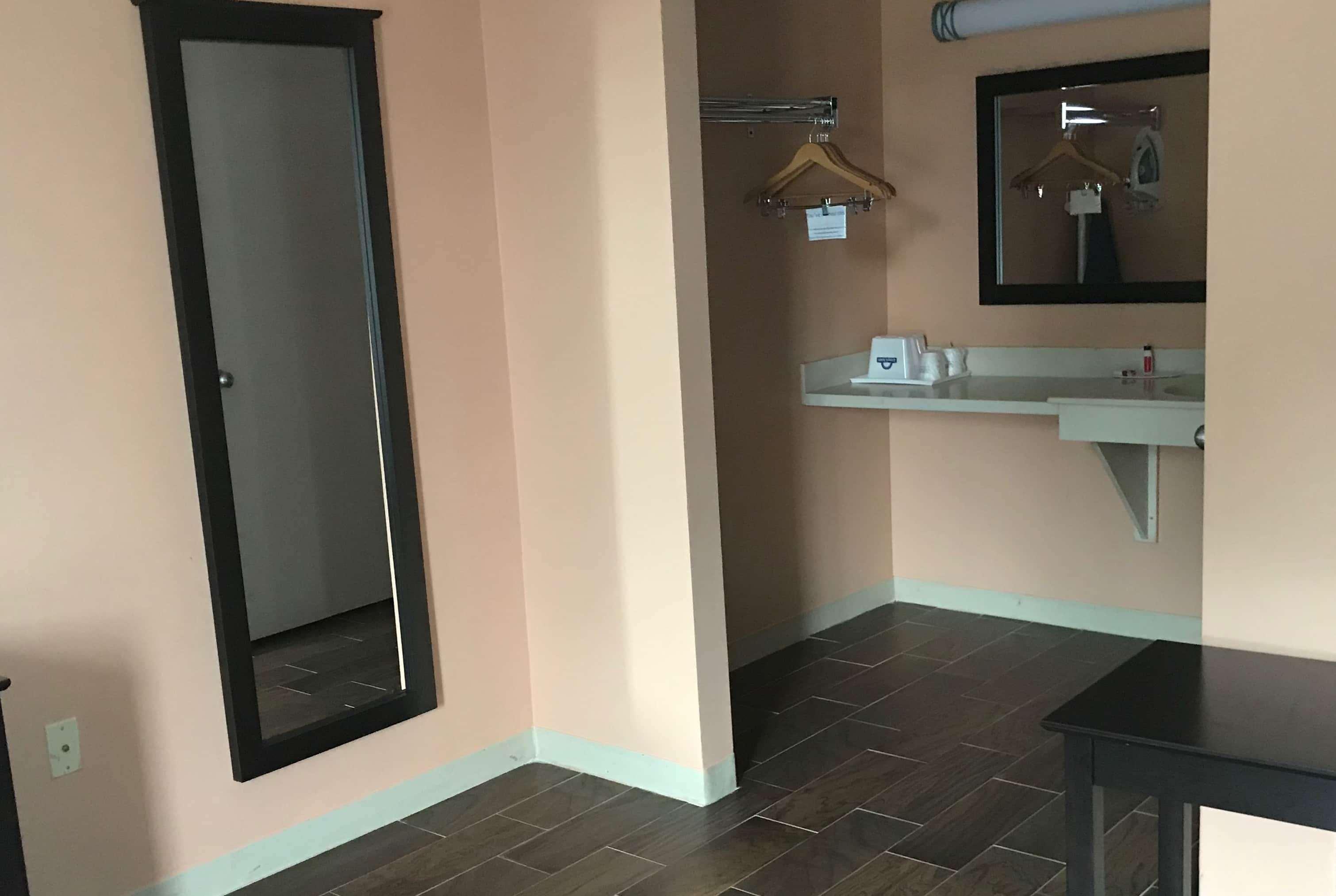 Days Inn & Suites Davenport — photo 5