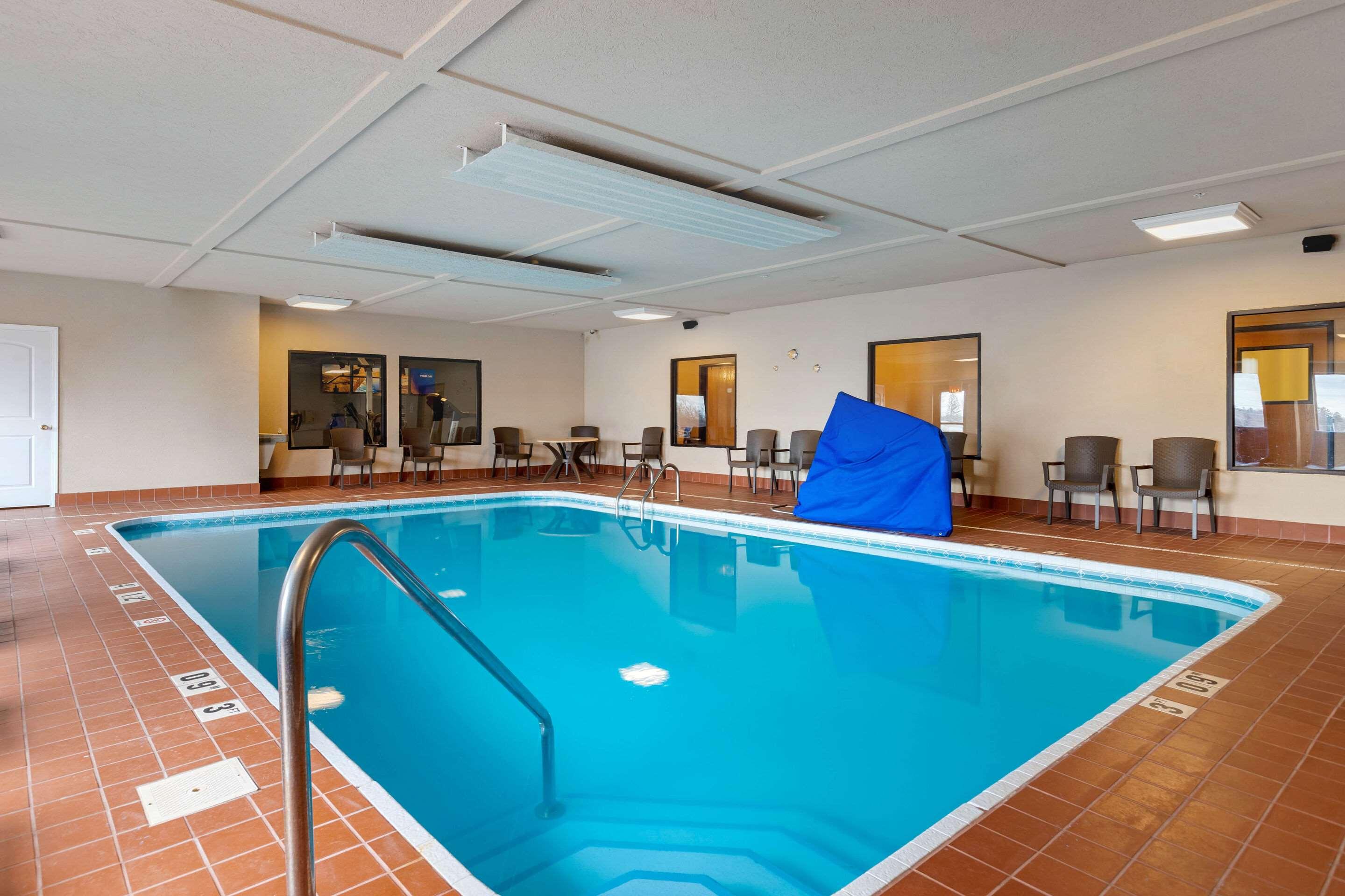 Comfort Suites — photo 4