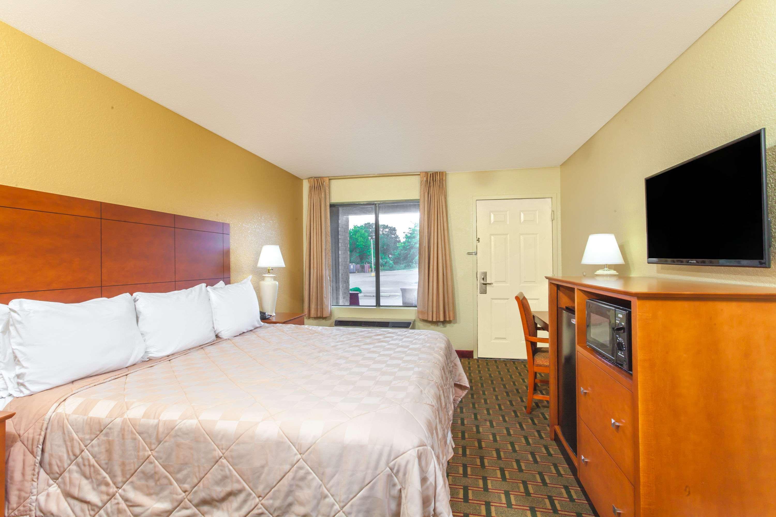 Days Inn by Wyndham Lebanon — photo 5