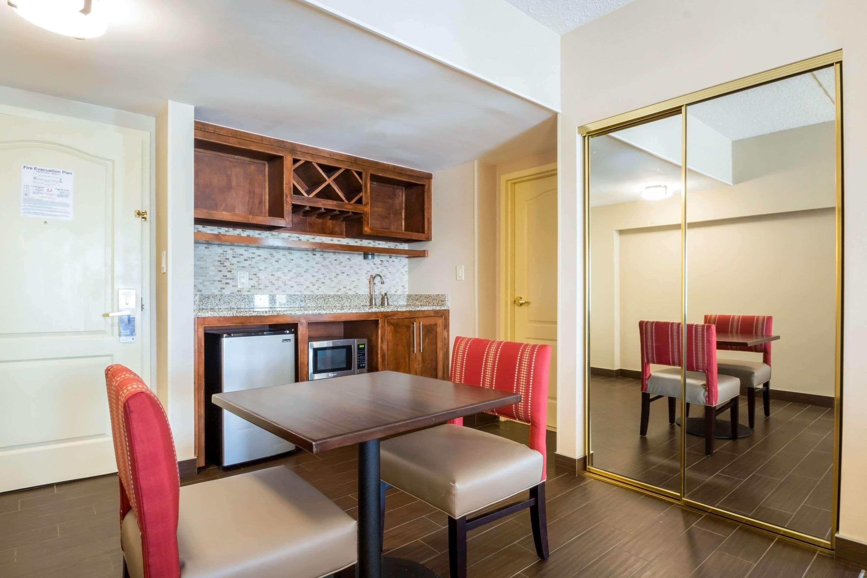 Comfort Suites at Woodbridge — photo 4