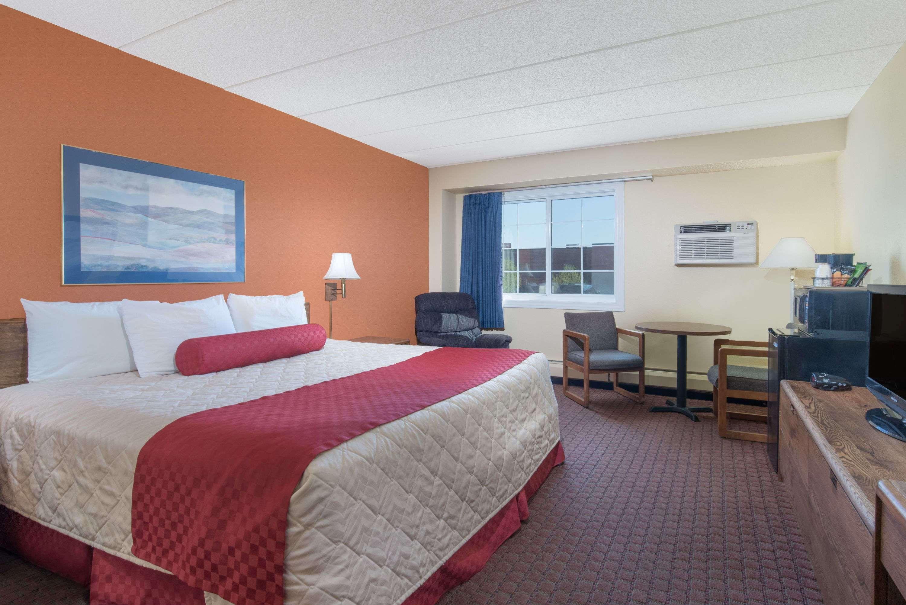 Days Inn by Wyndham Minot — photo 5